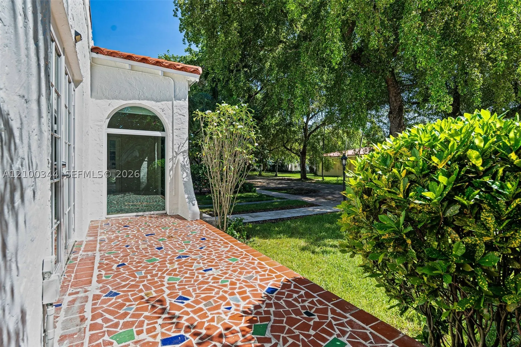 1209 La Mancha Ave