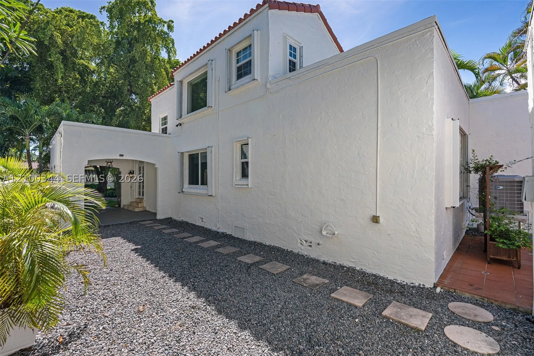 1209 La Mancha Ave