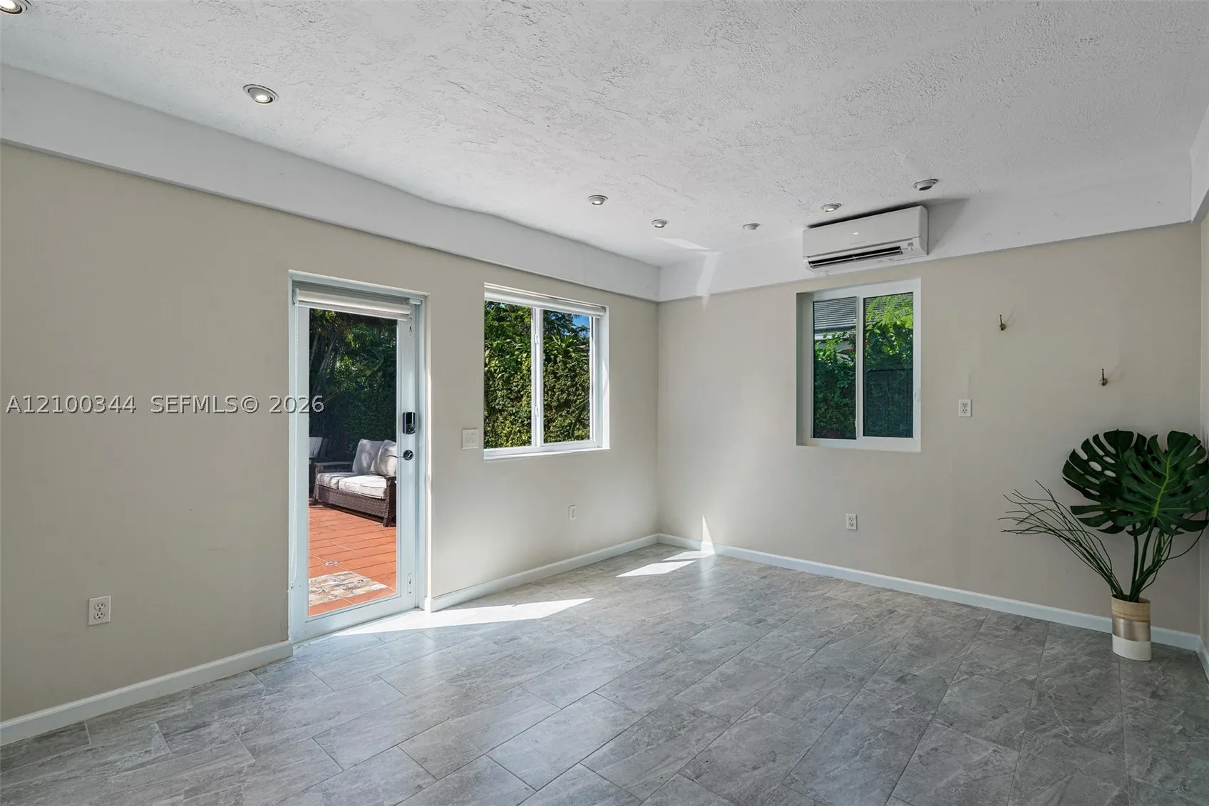 1209 La Mancha Ave