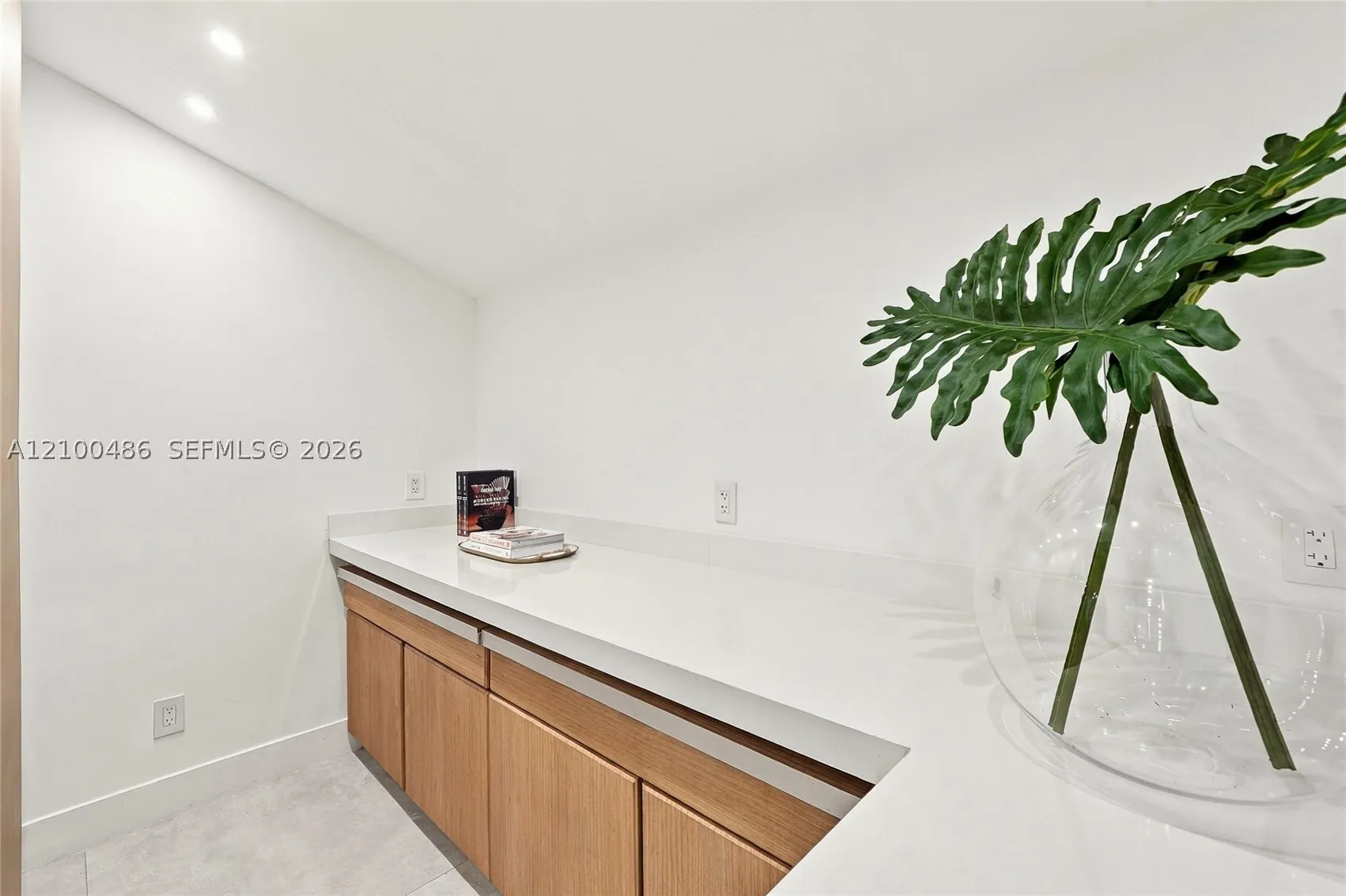 596 W 50th St