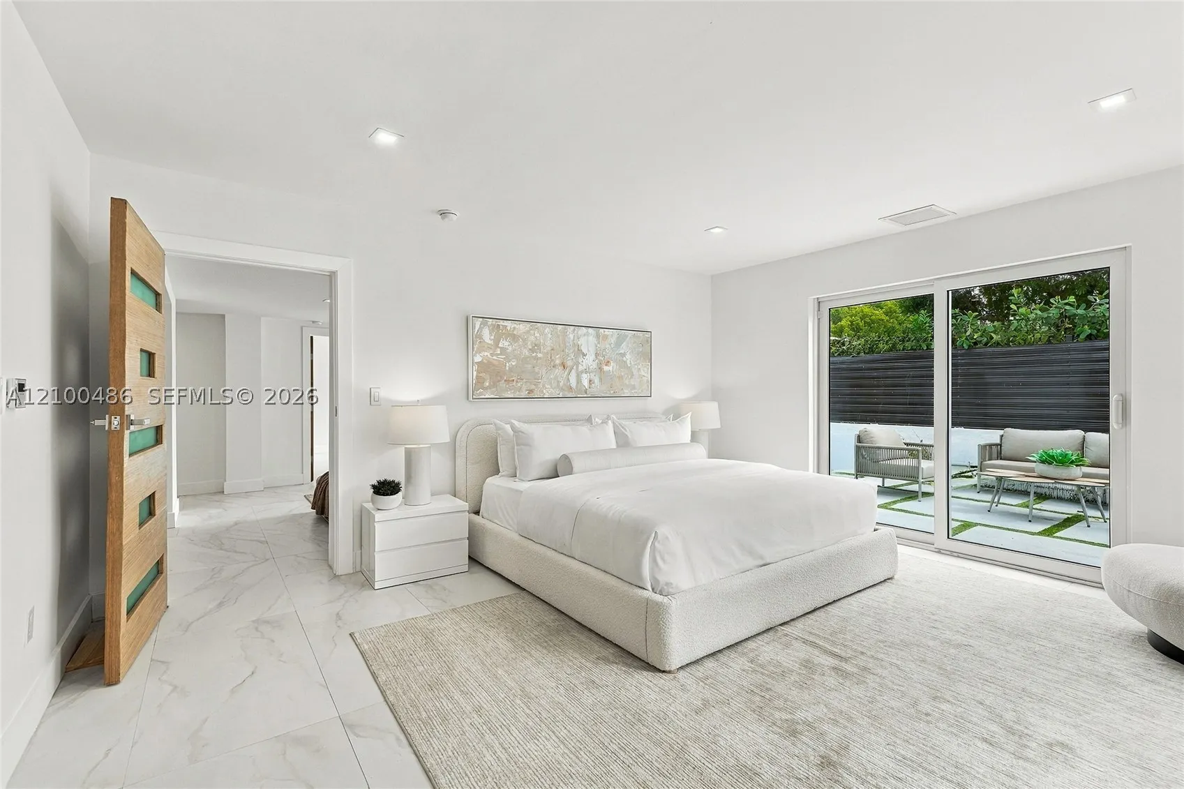596 W 50th St