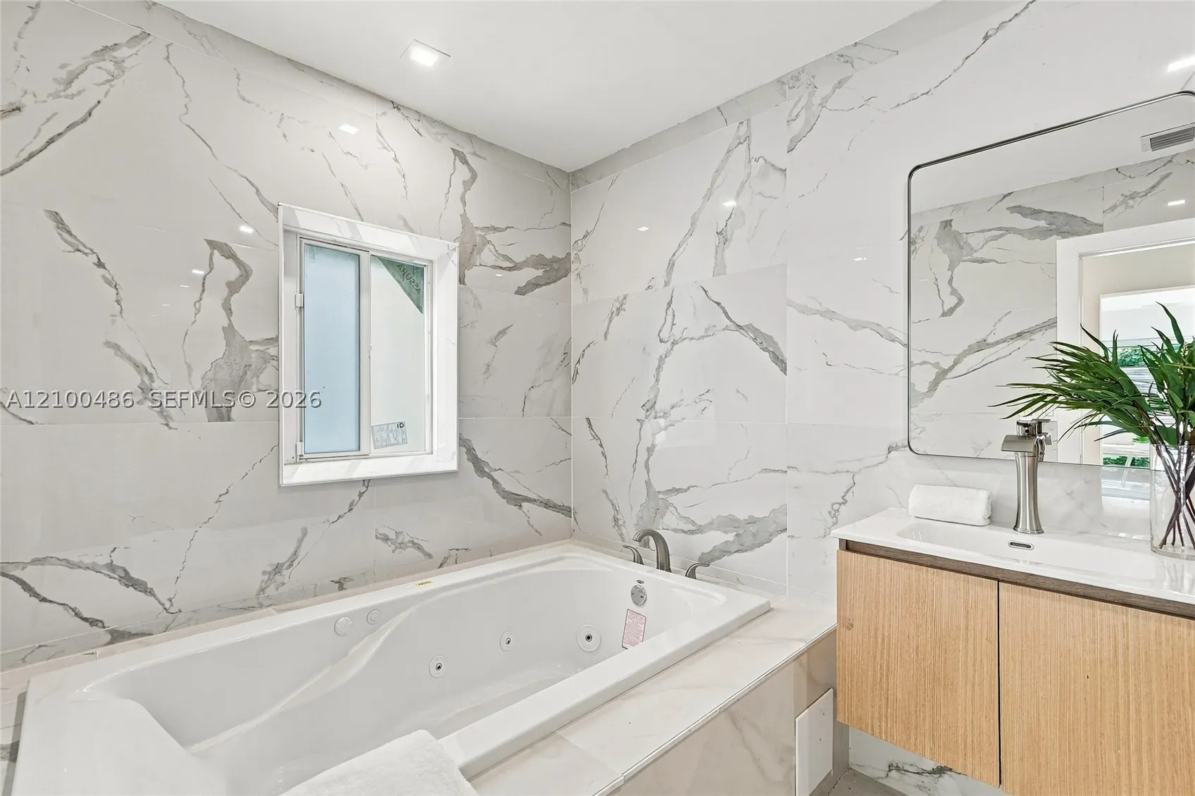 596 W 50th St