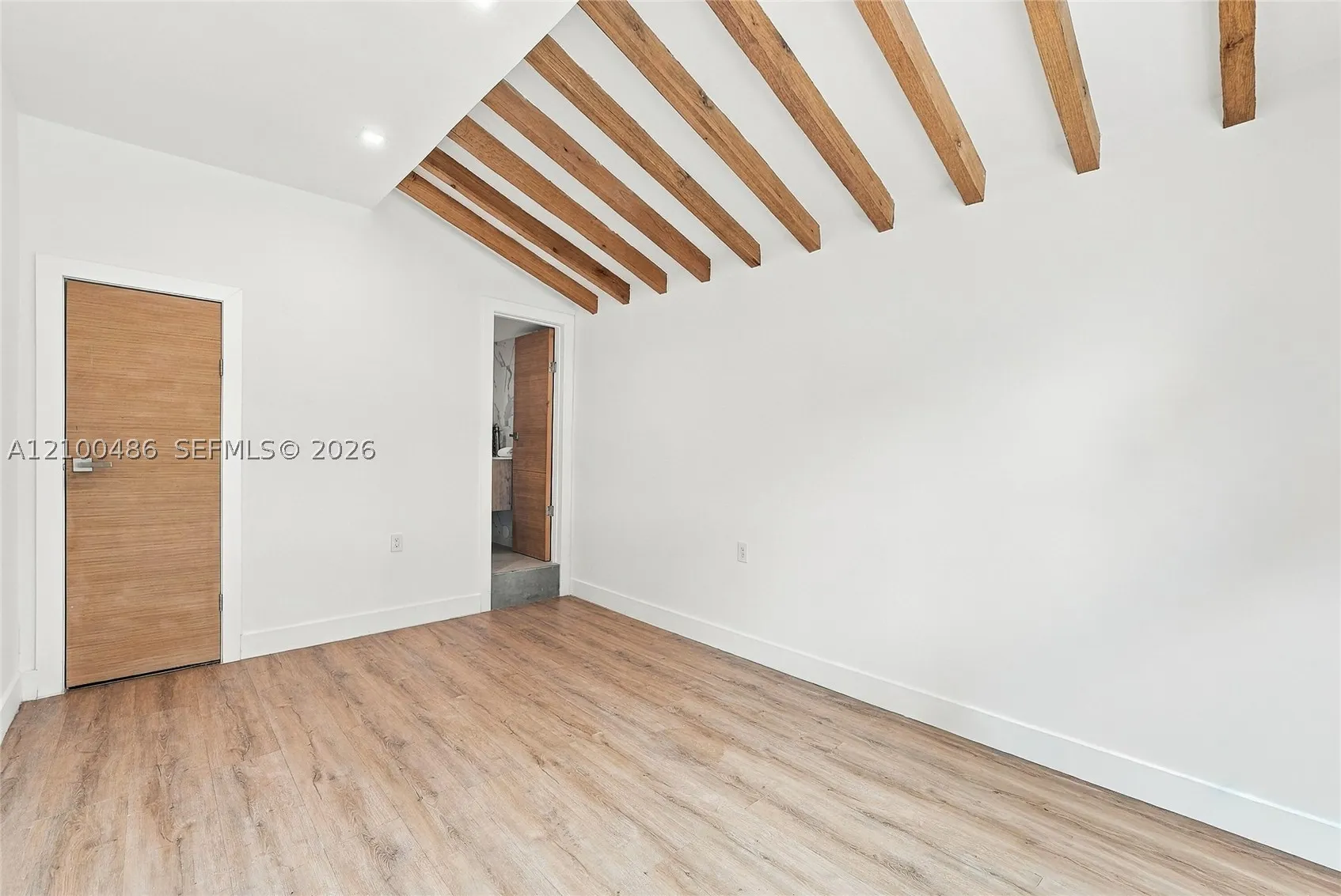 596 W 50th St