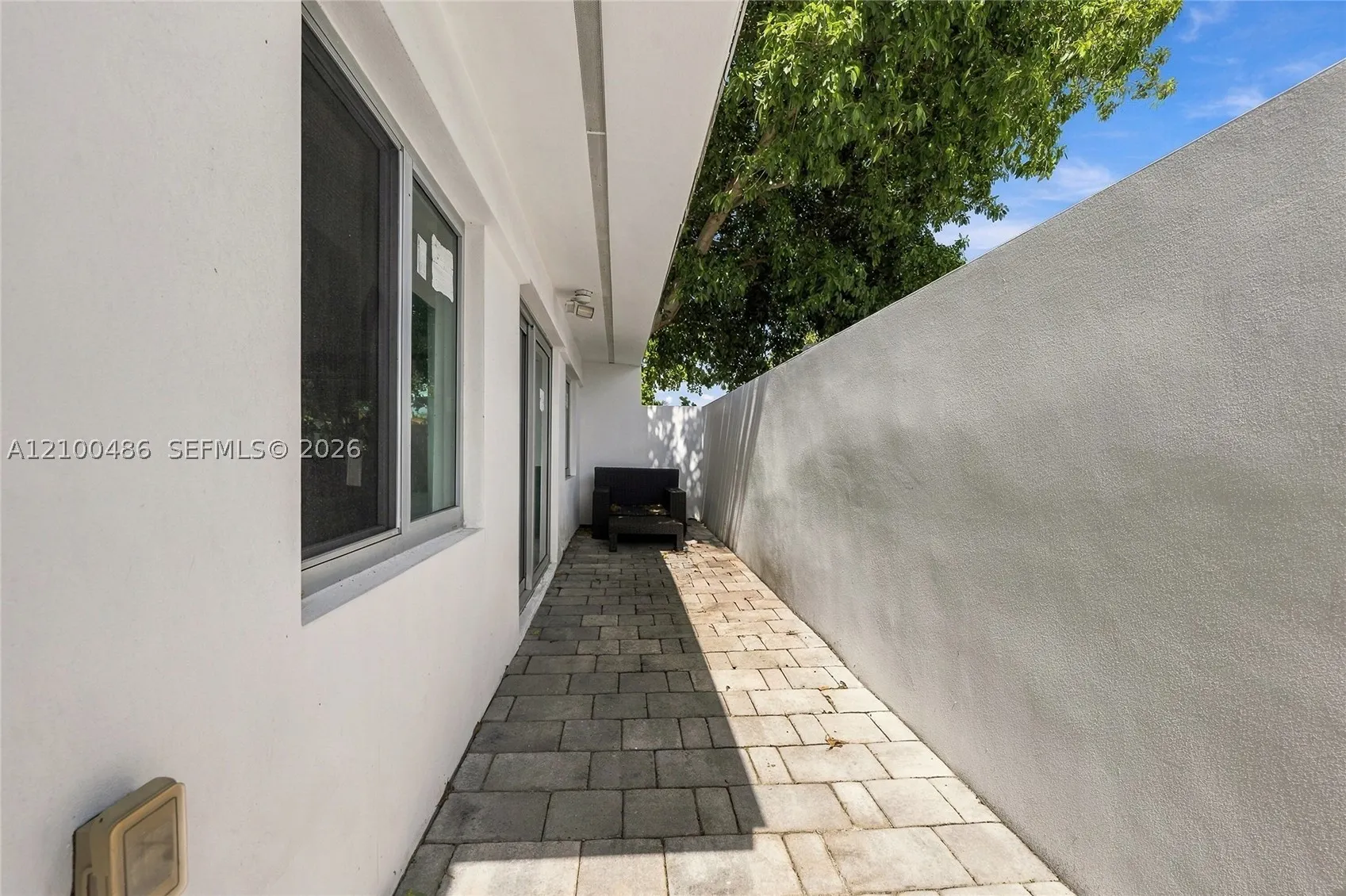 596 W 50th St