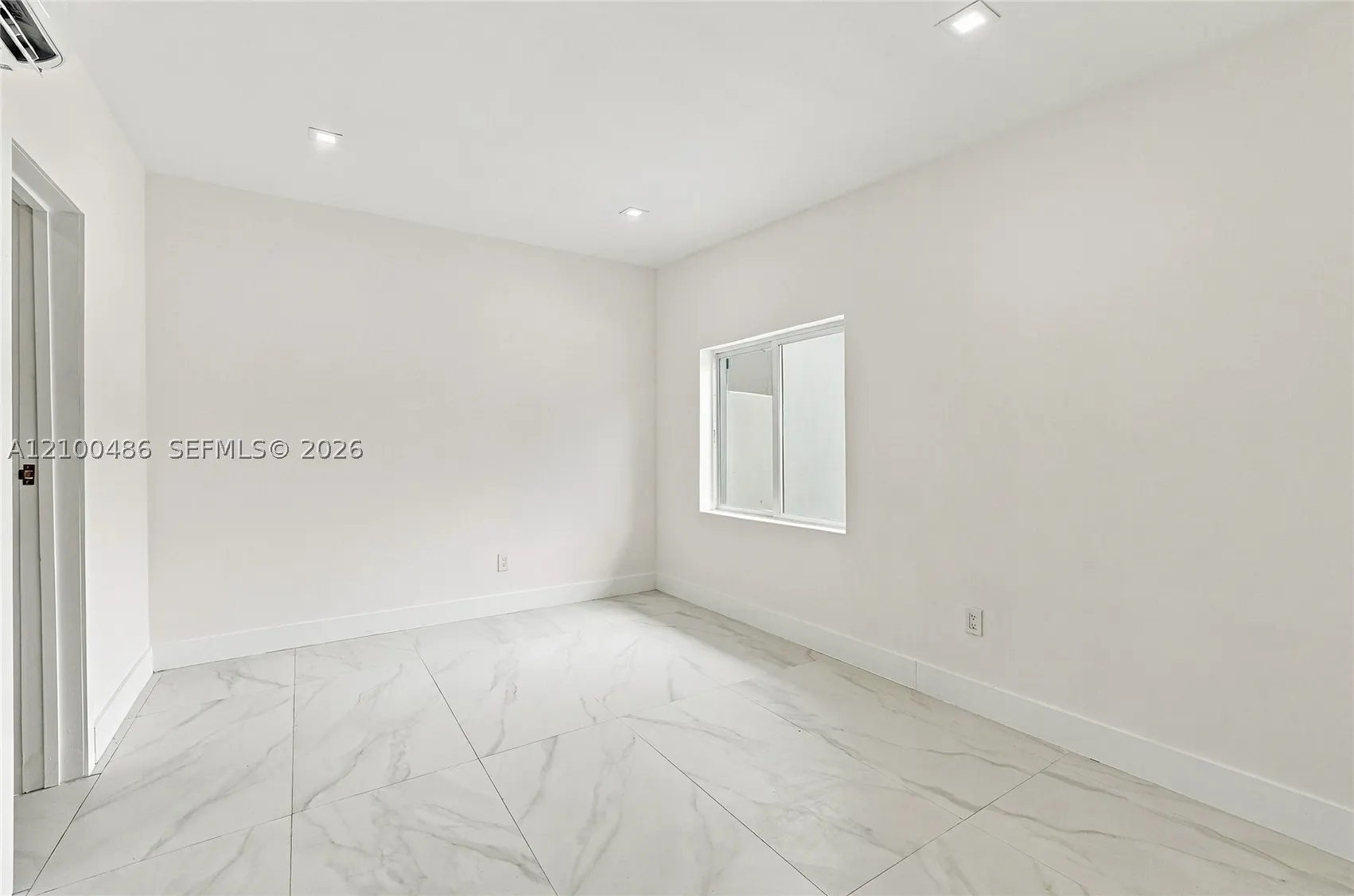 596 W 50th St