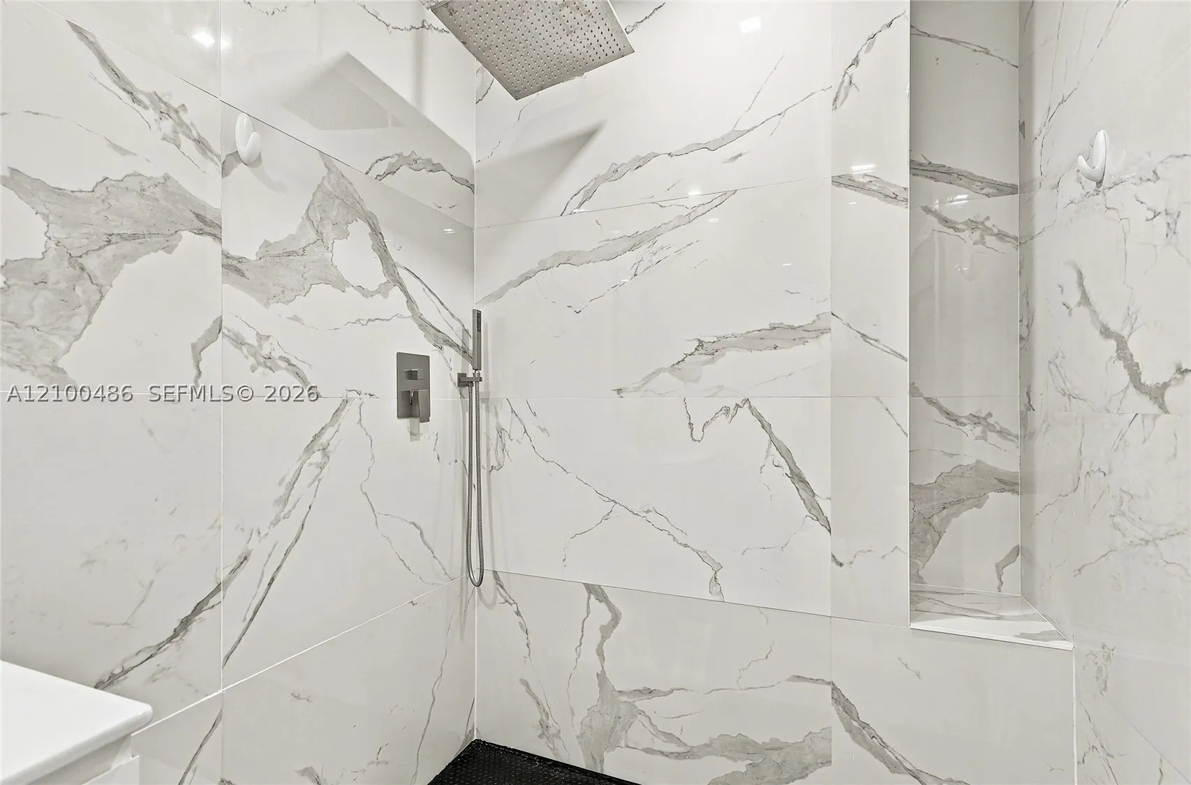 596 W 50th St