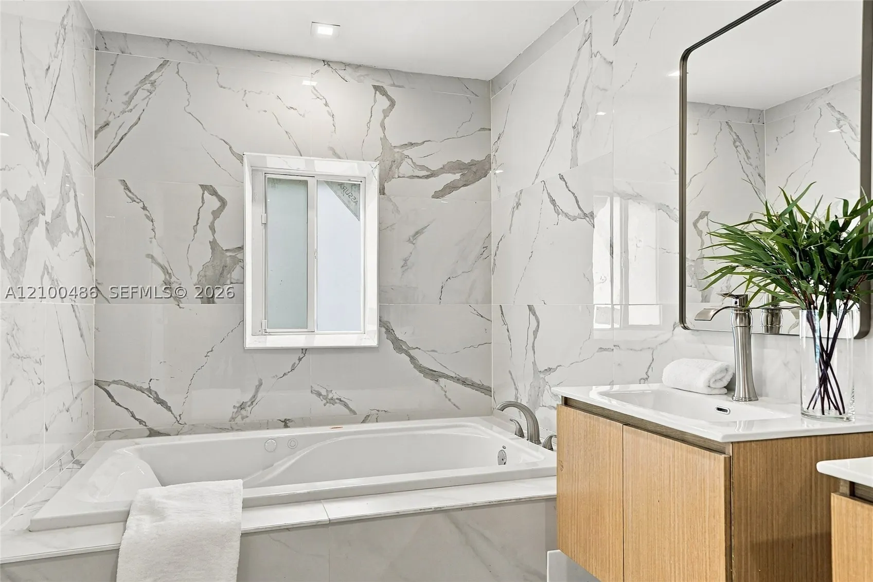 596 W 50th St