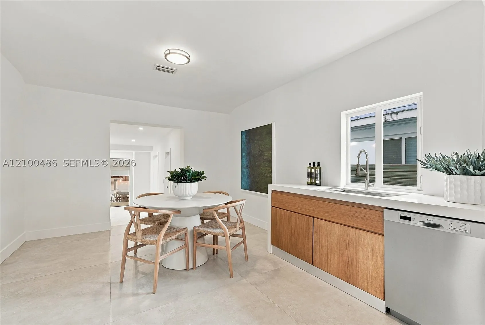596 W 50th St