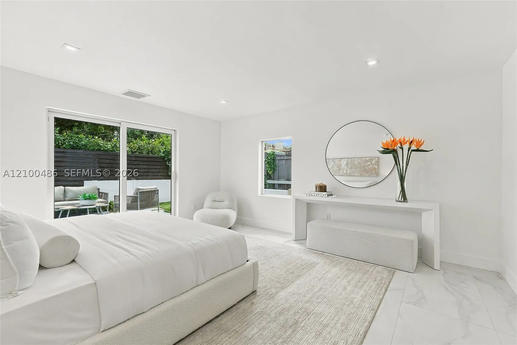 596 W 50th St