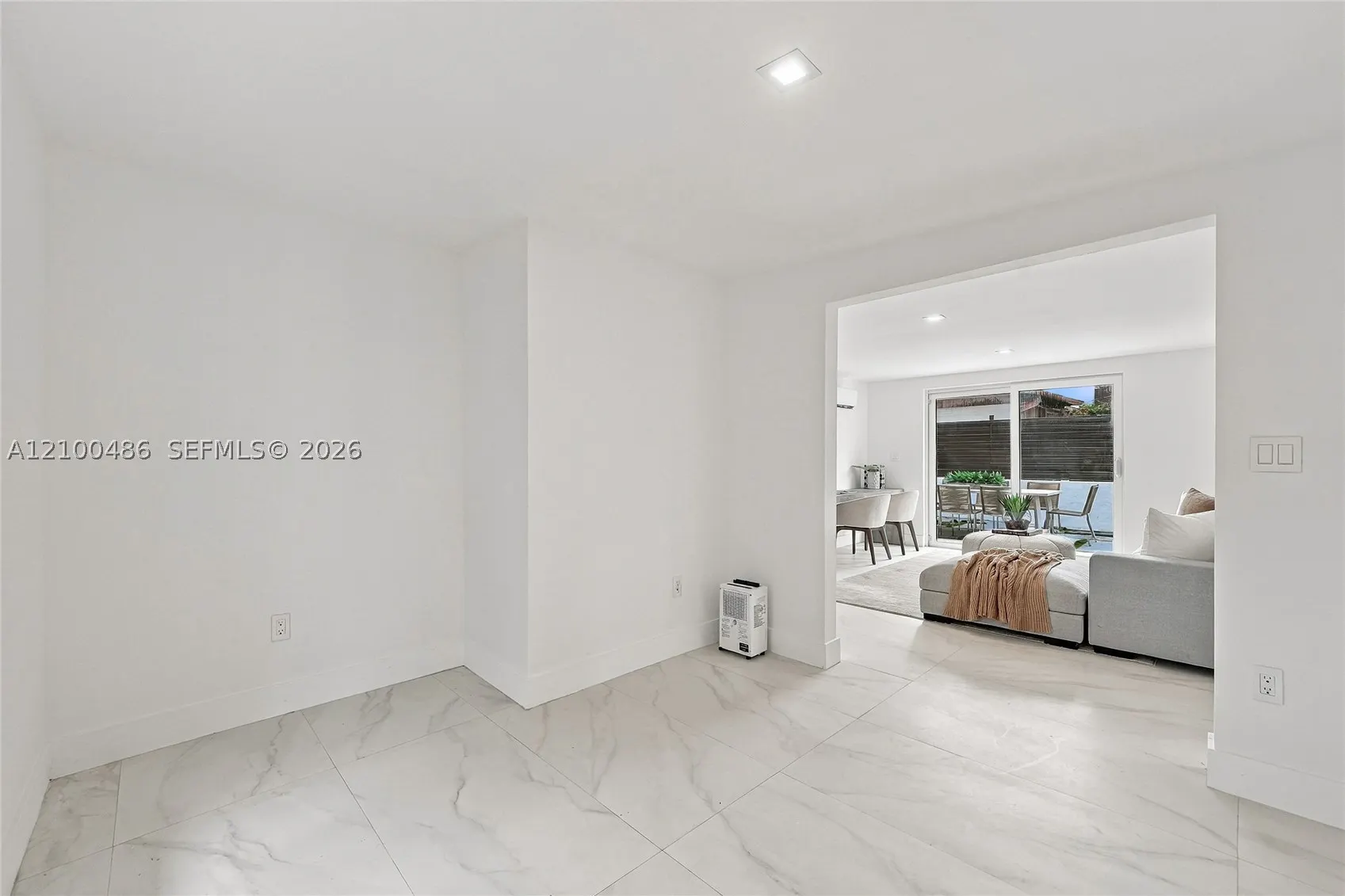 596 W 50th St
