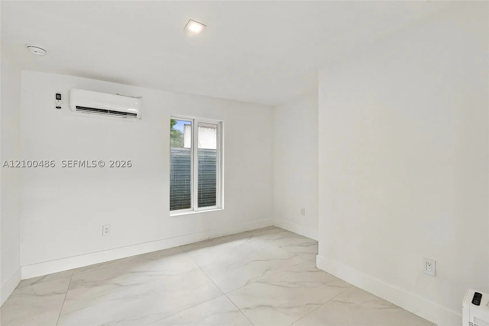 596 W 50th St