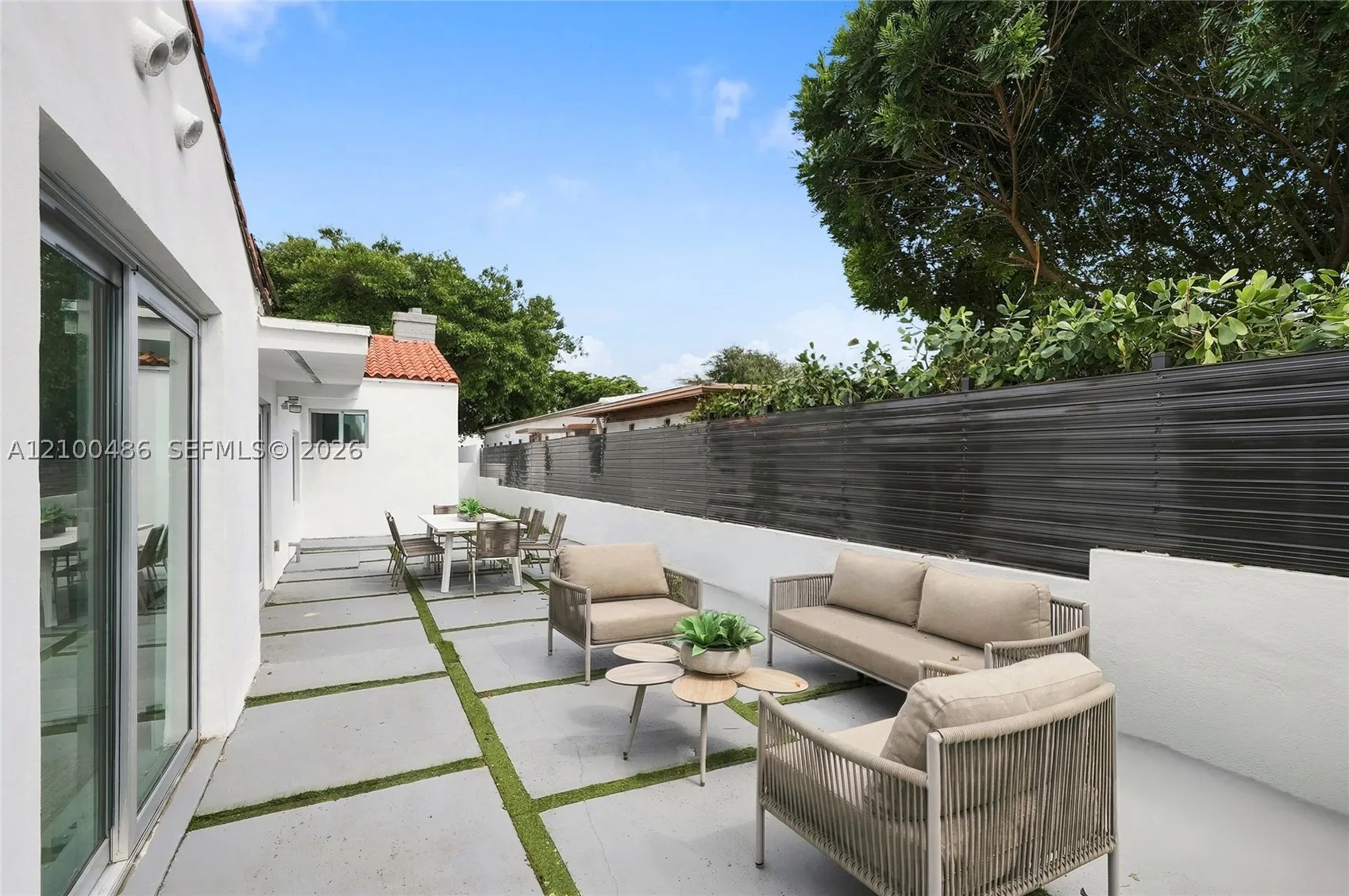596 W 50th St