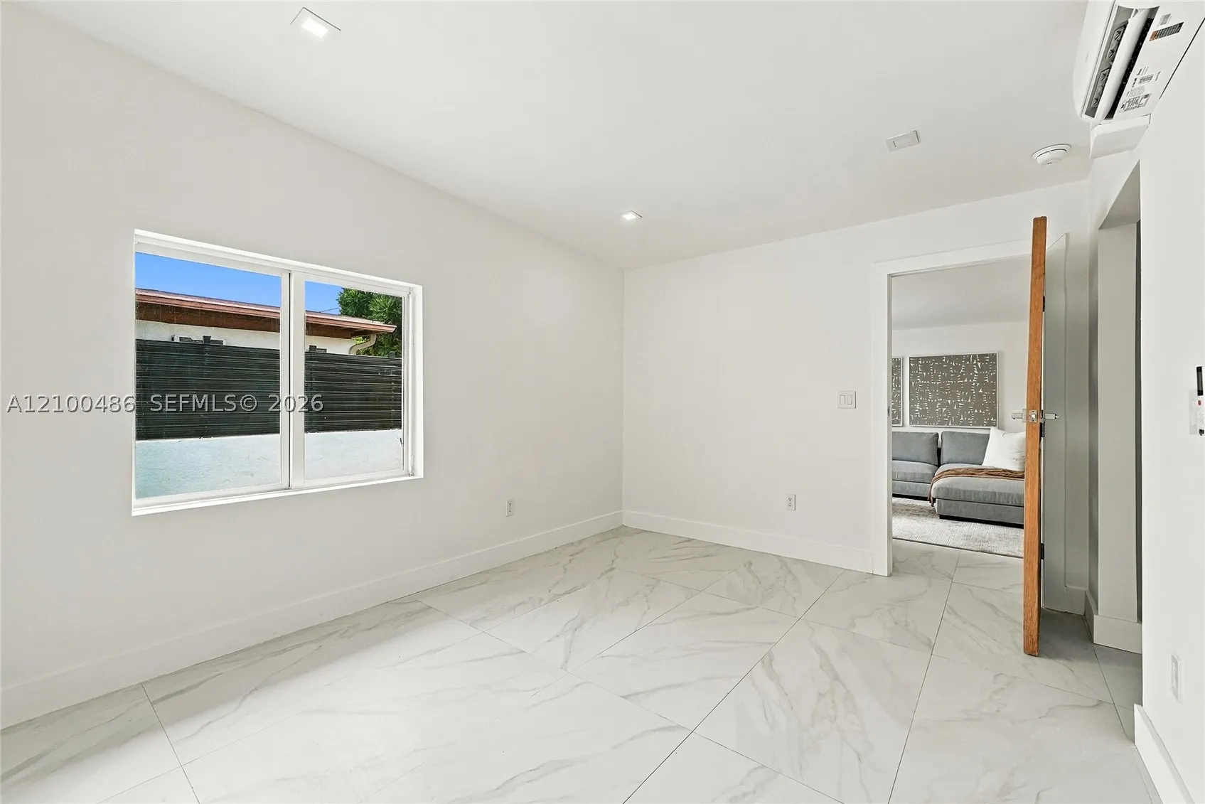 596 W 50th St