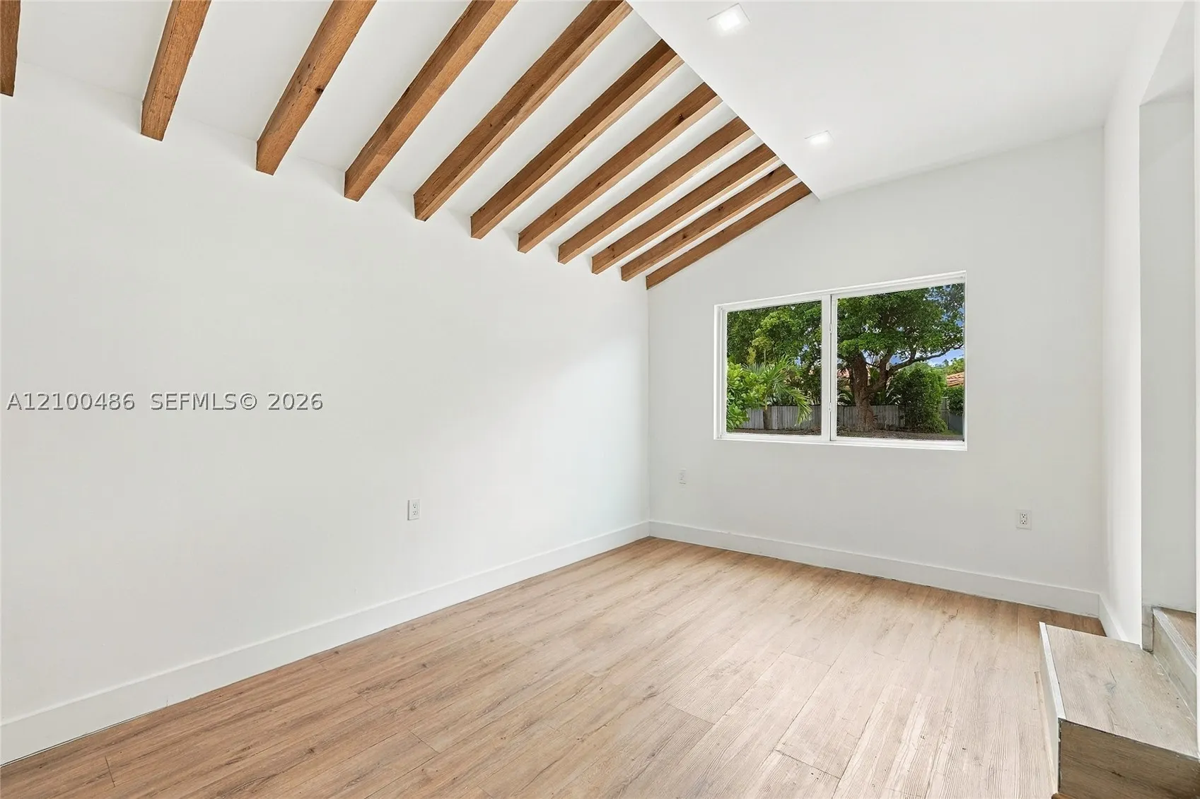 596 W 50th St