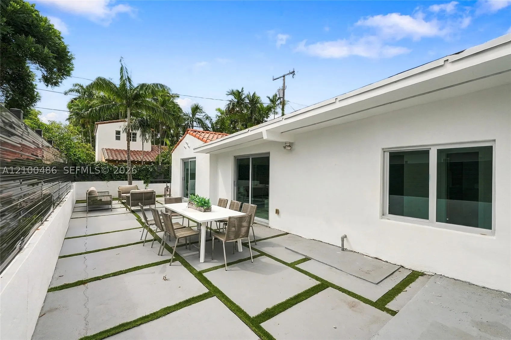 596 W 50th St