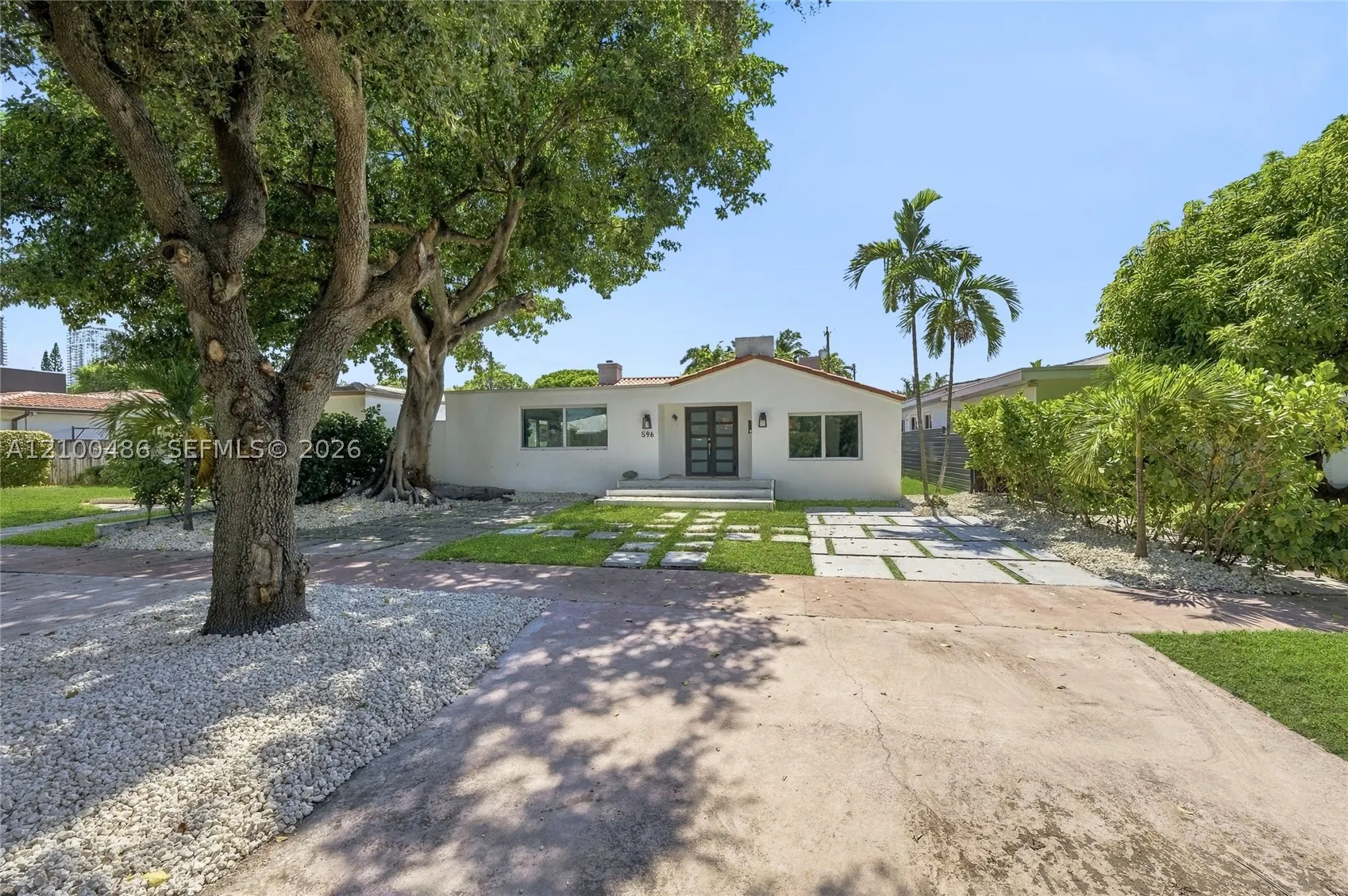 596 W 50th St