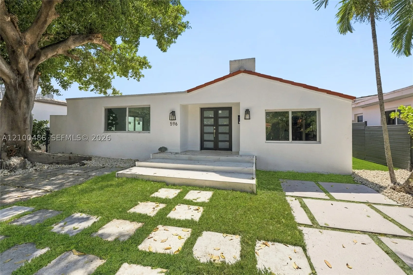 596 W 50th St