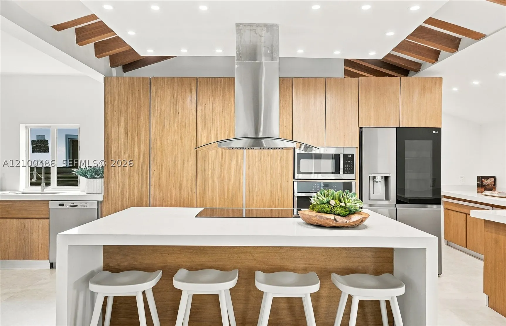 596 W 50th St