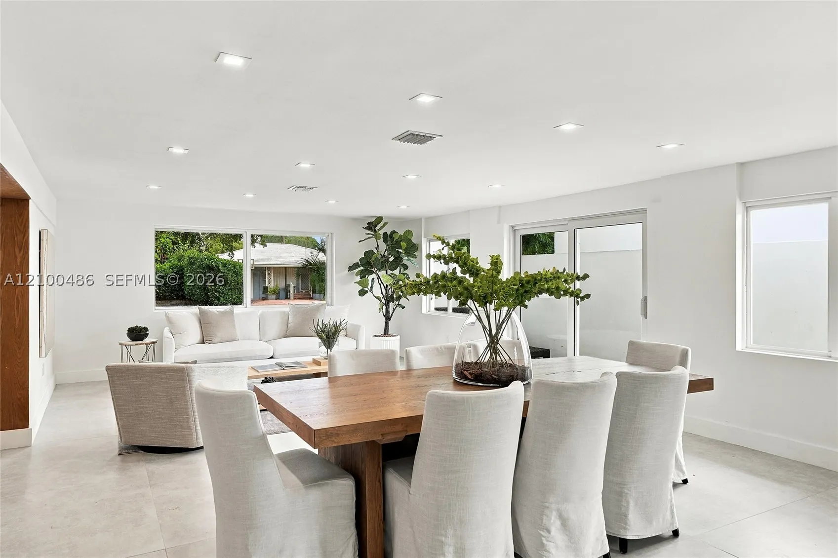 596 W 50th St