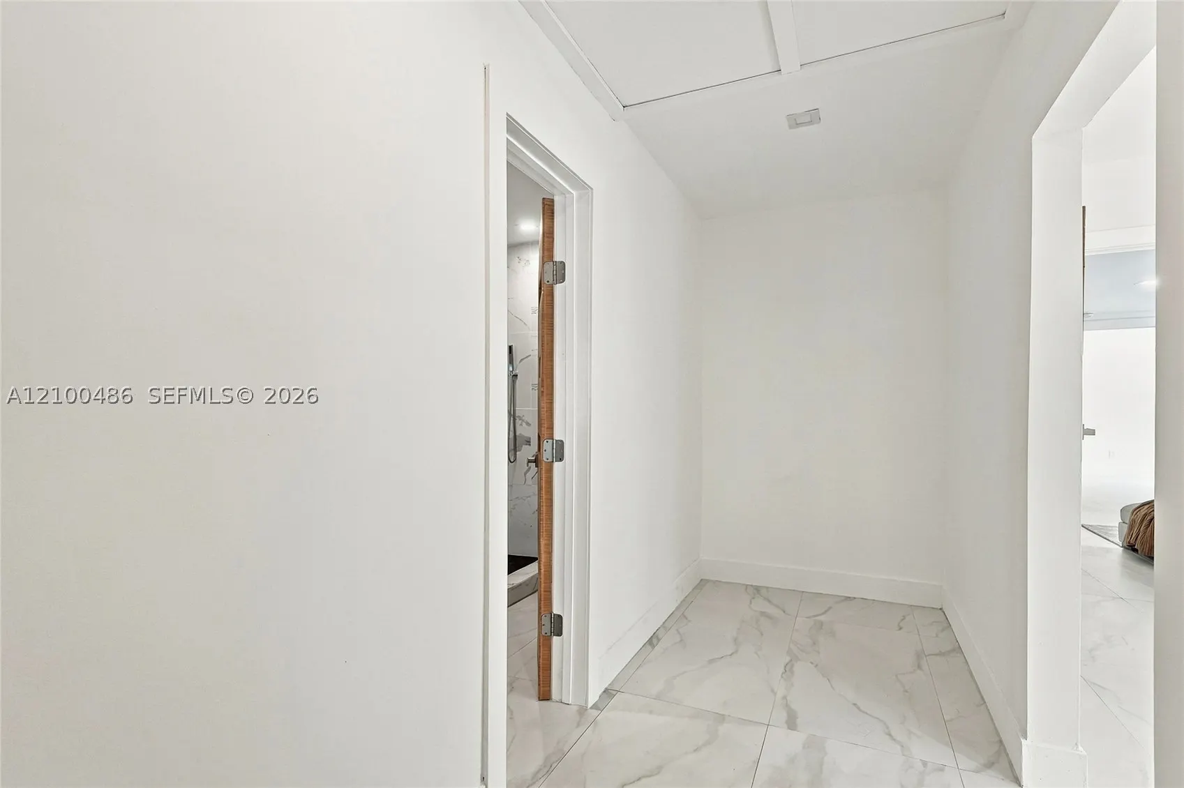 596 W 50th St