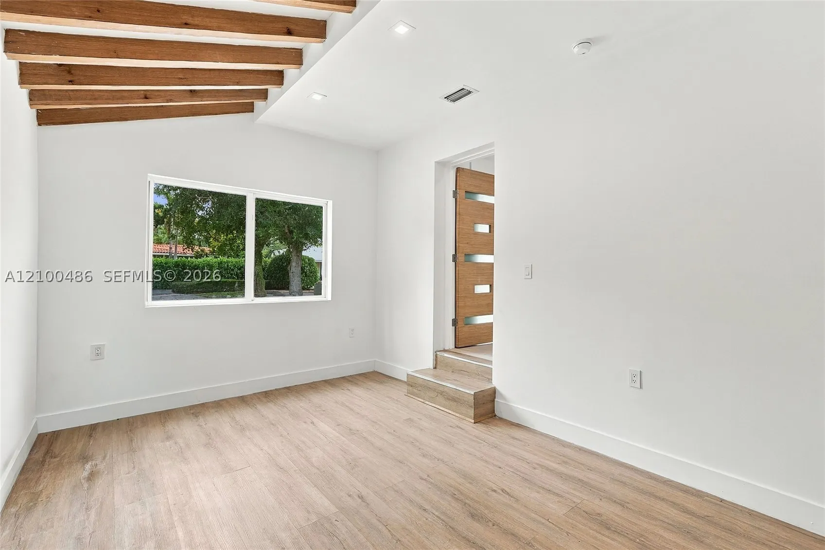 596 W 50th St