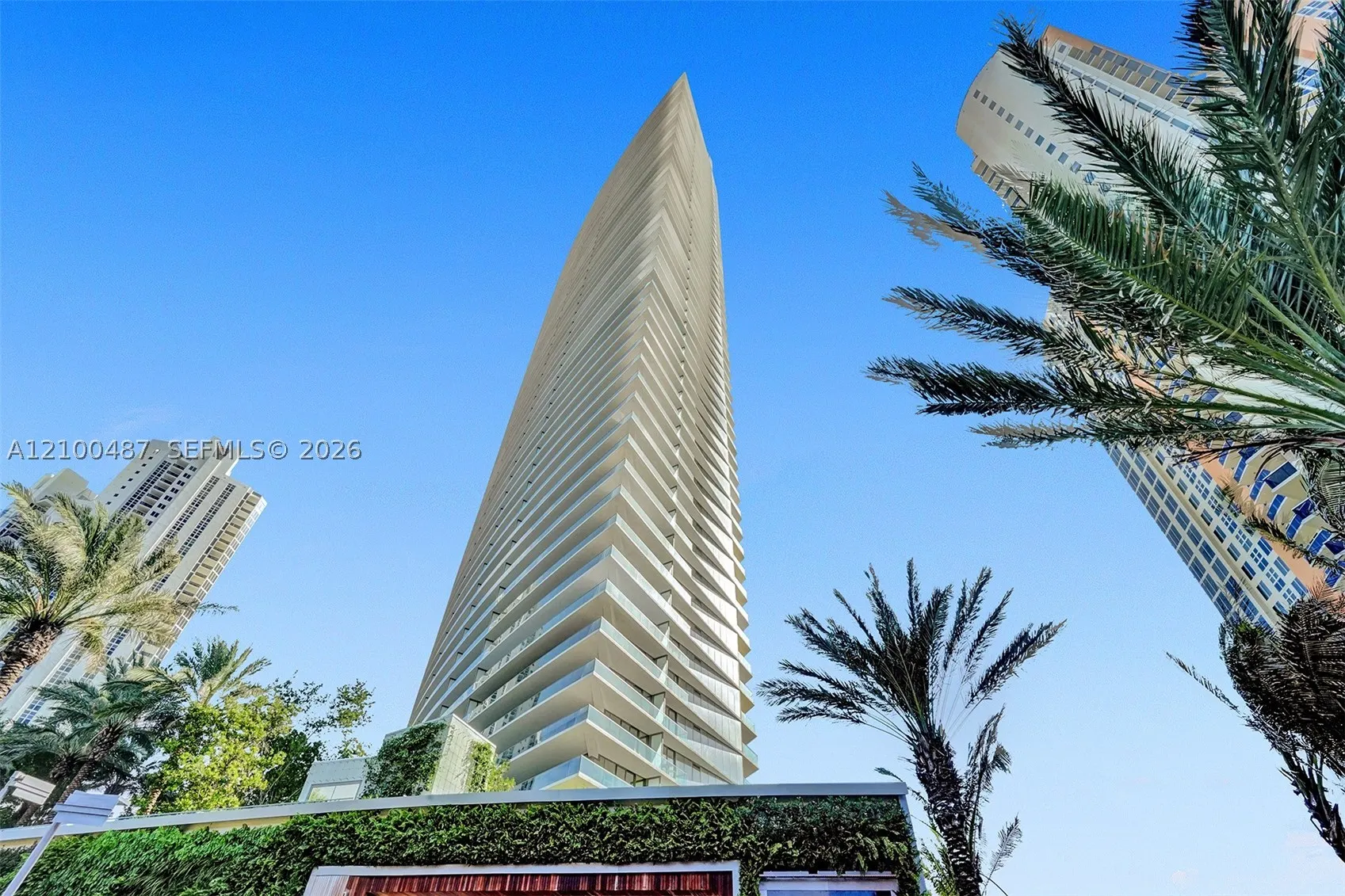 18975 COLLINS AVE #2001