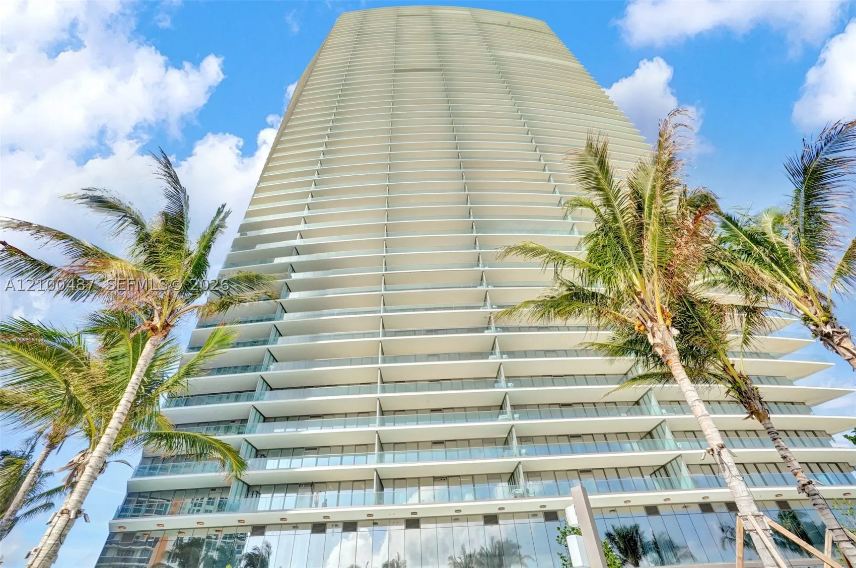 18975 COLLINS AVE #2001