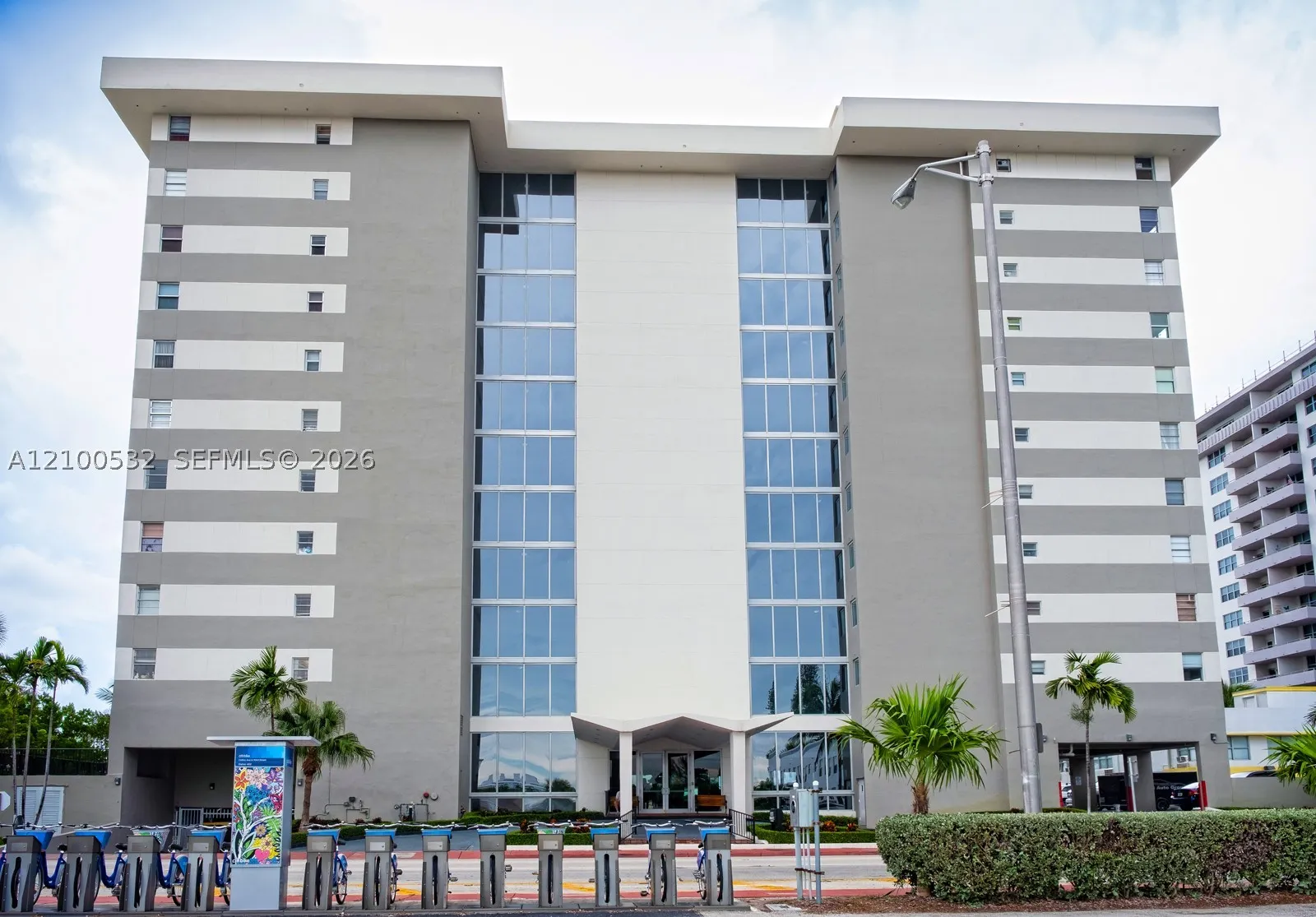 9273 Collins Ave #912