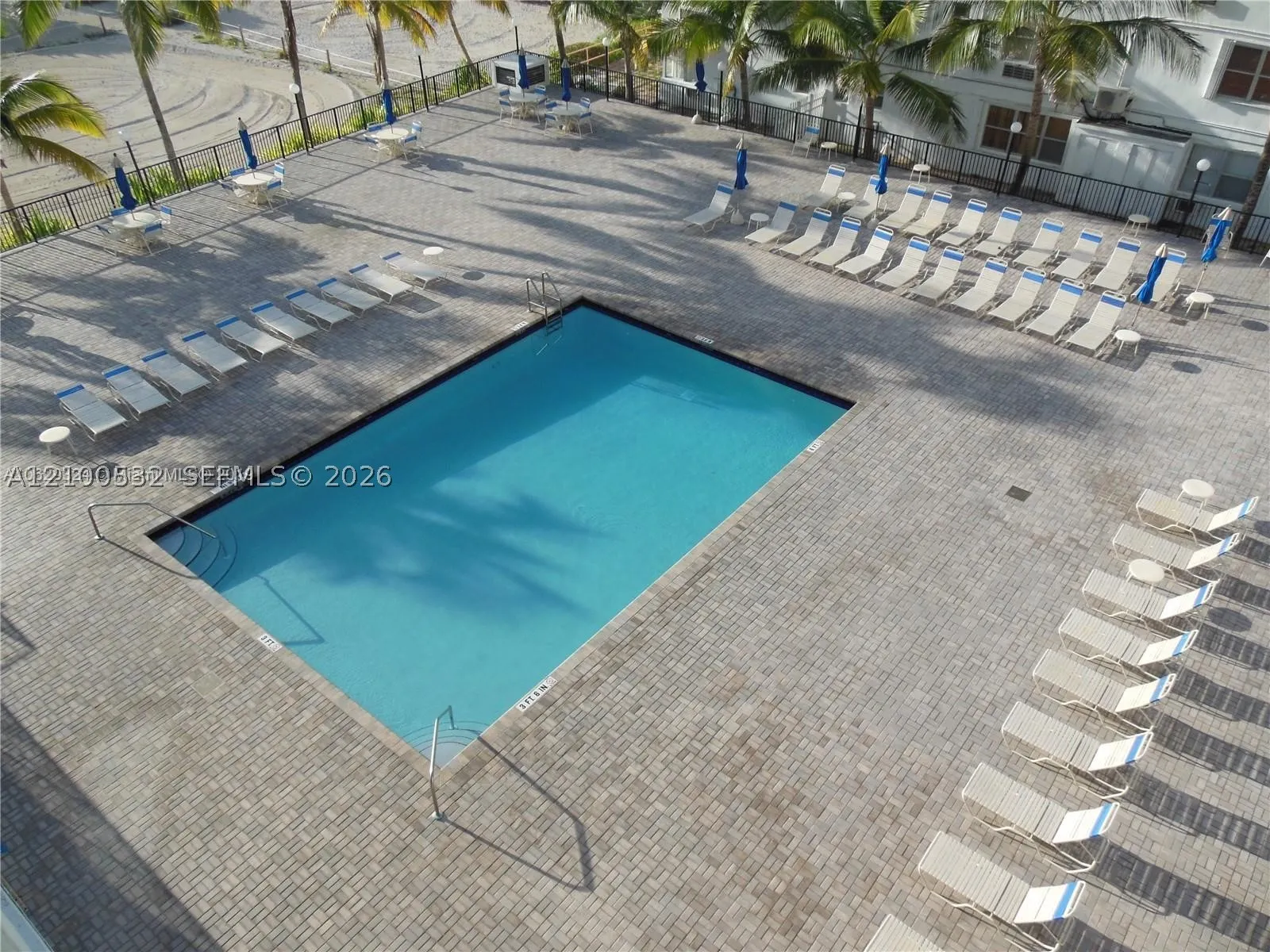 9273 Collins Ave #912