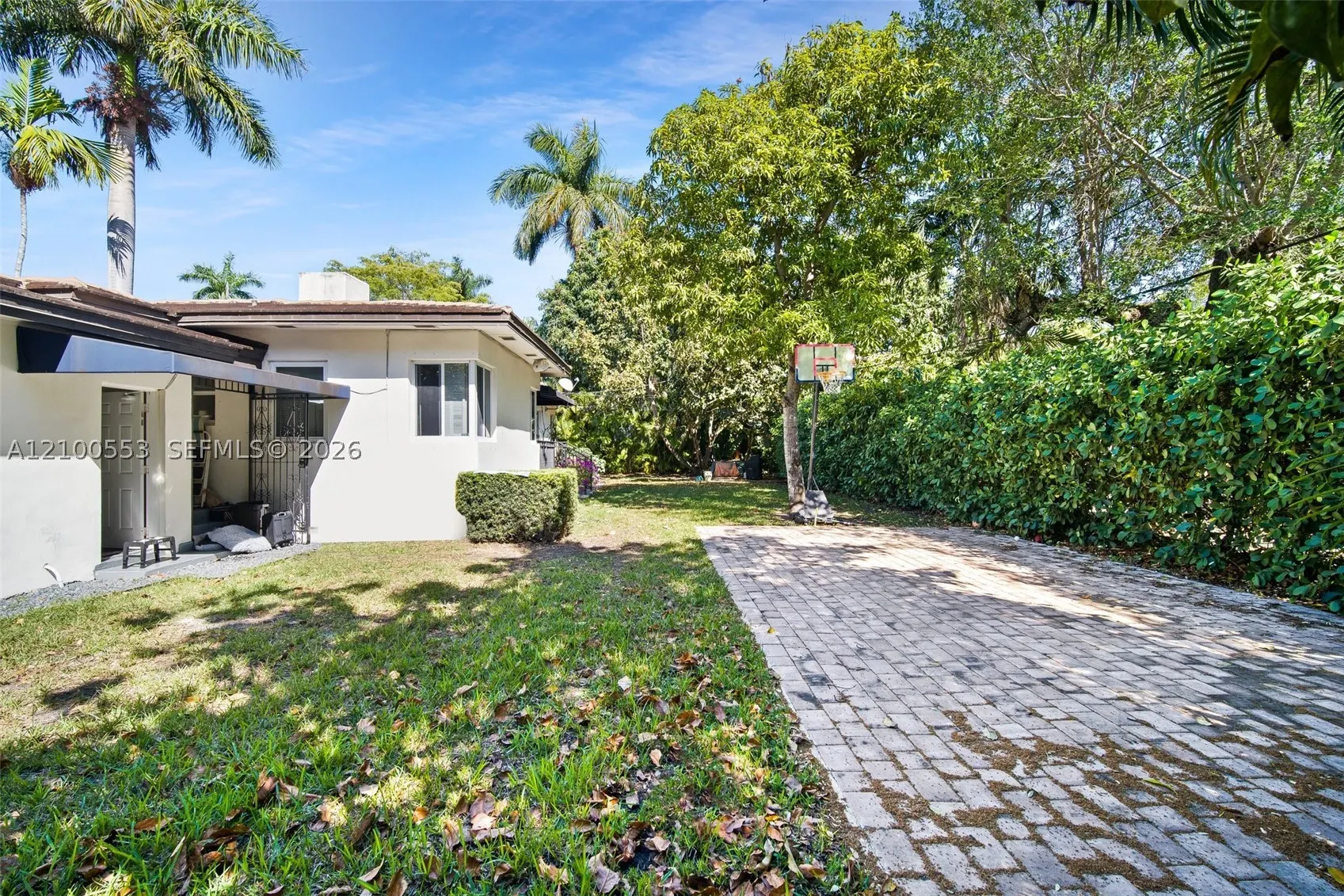 330 Viscaya Ave