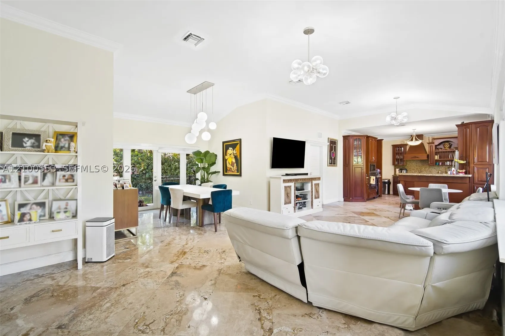 330 Viscaya Ave