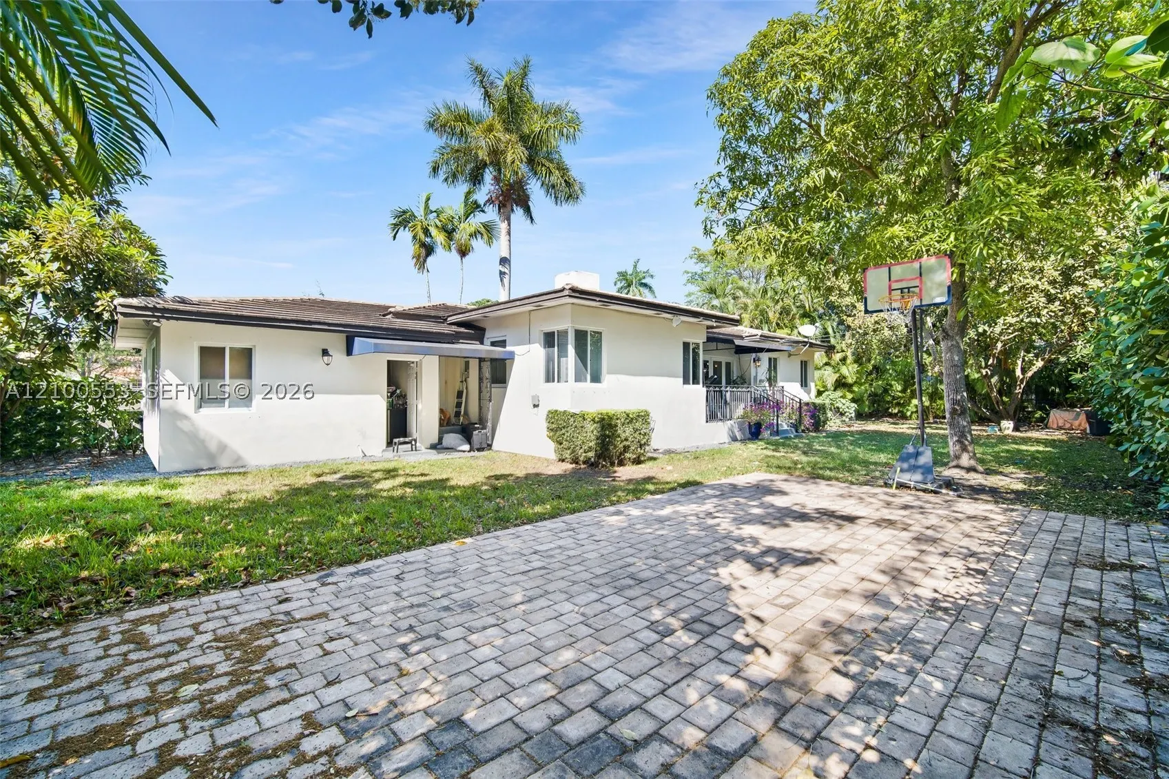 330 Viscaya Ave