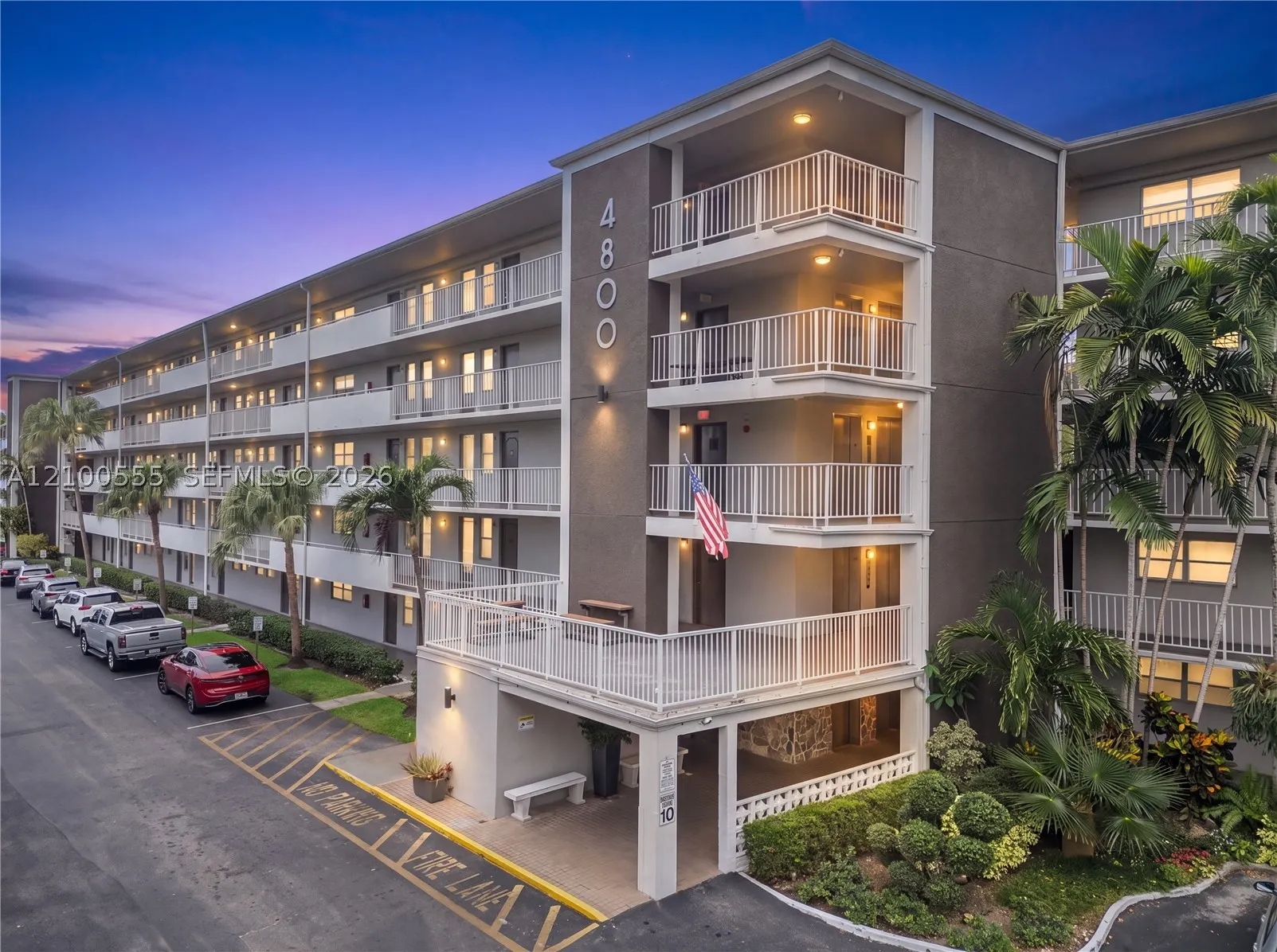 4800 Hillcrest Ln #503-504