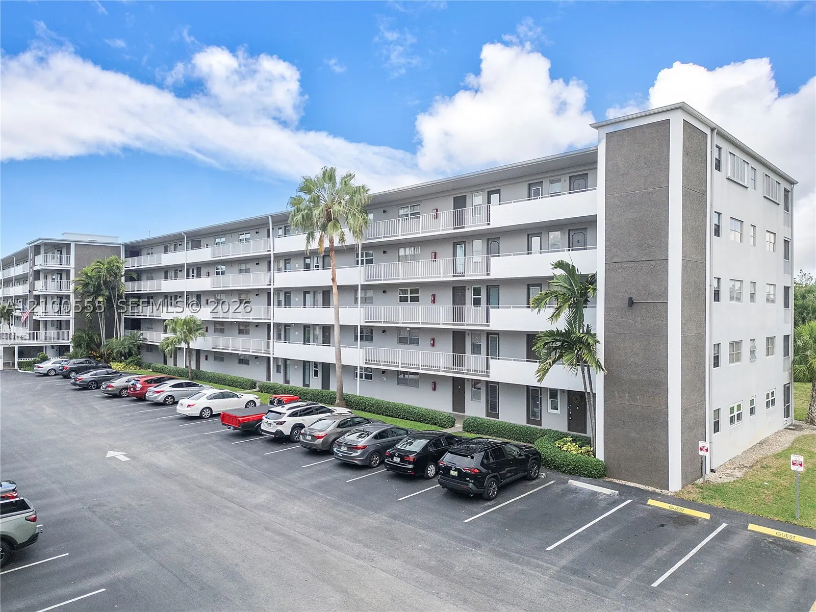 4800 Hillcrest Ln #503-504