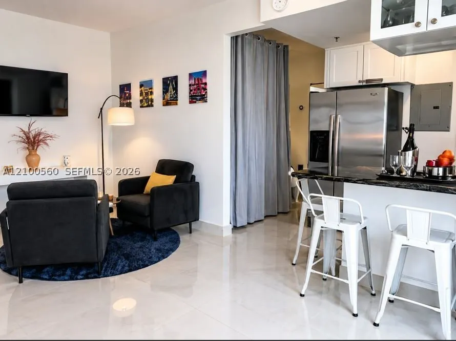 918 Ocean Dr #201