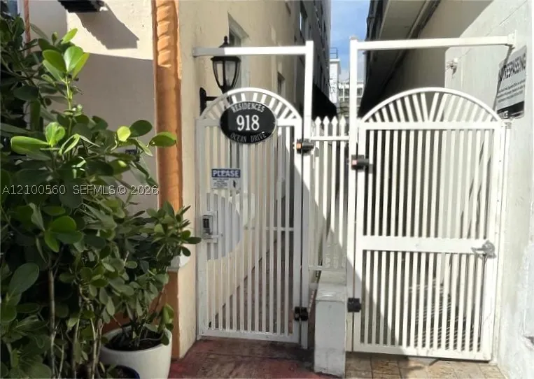 918 Ocean Dr #201