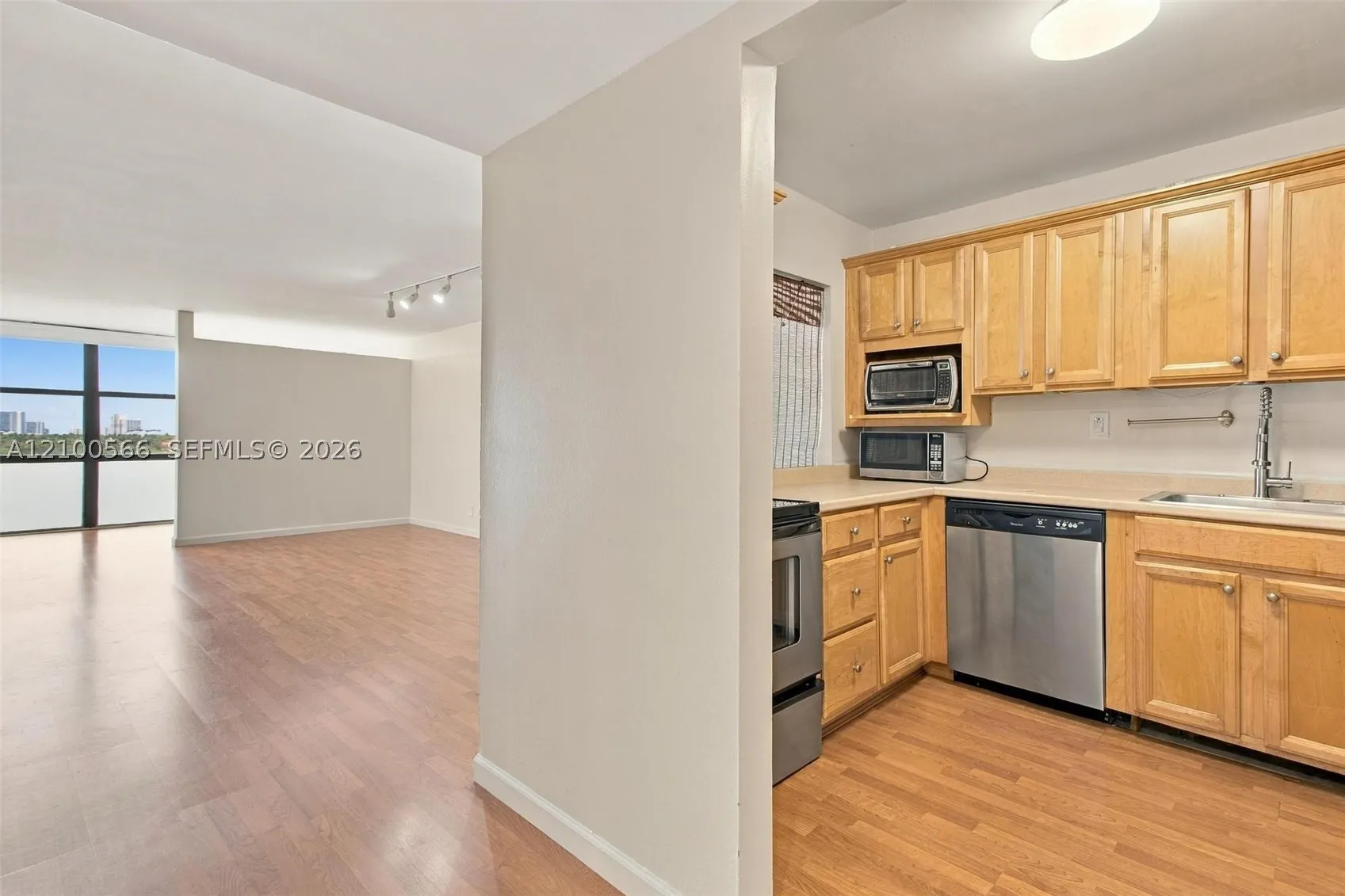 1000 Parkview Dr #627