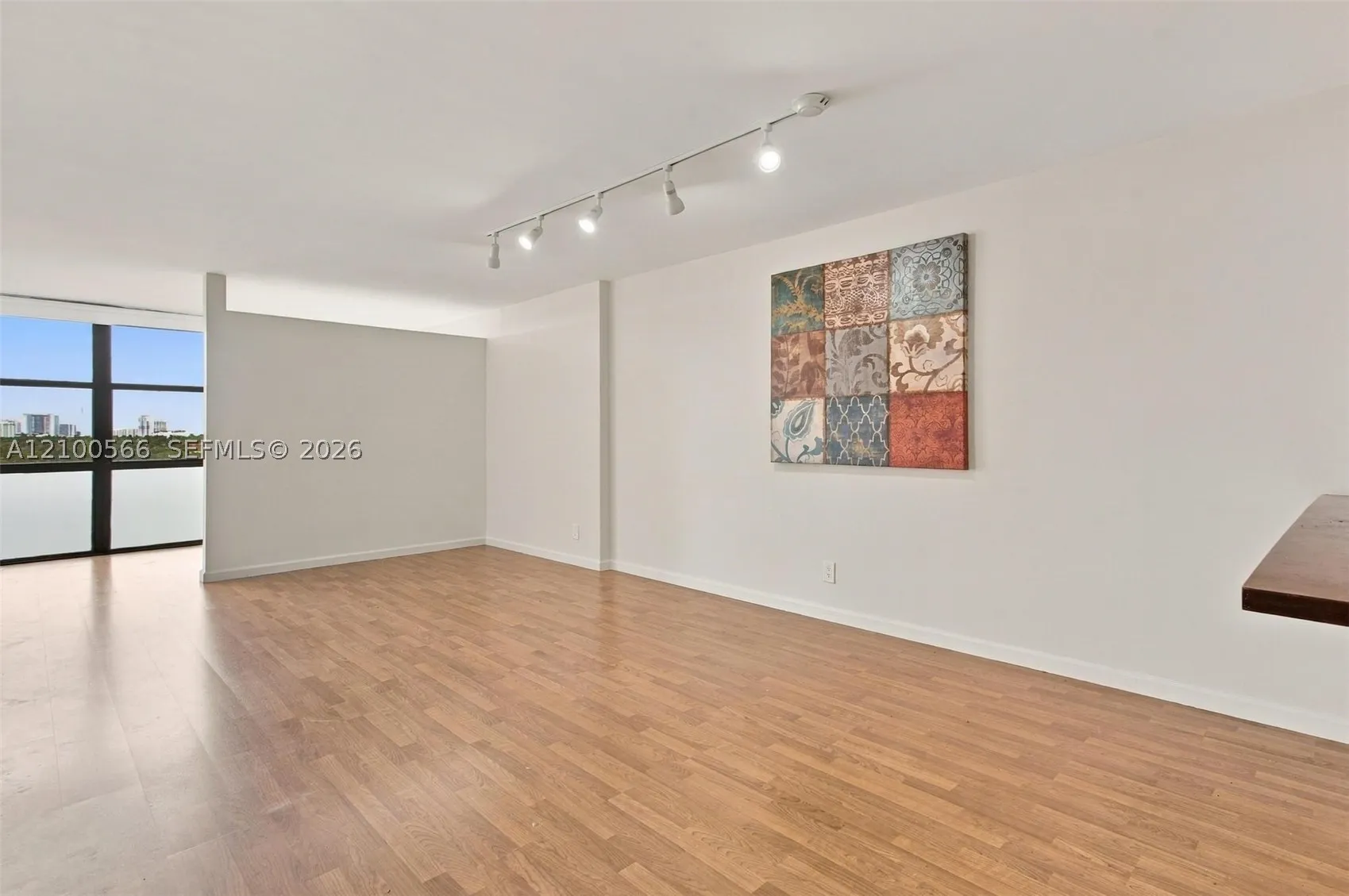 1000 Parkview Dr #627