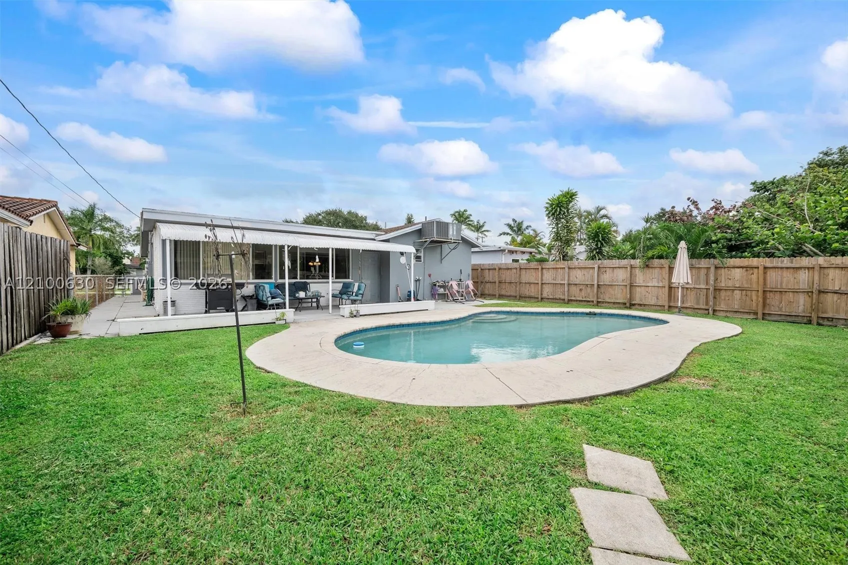 540 S Rainbow Dr
