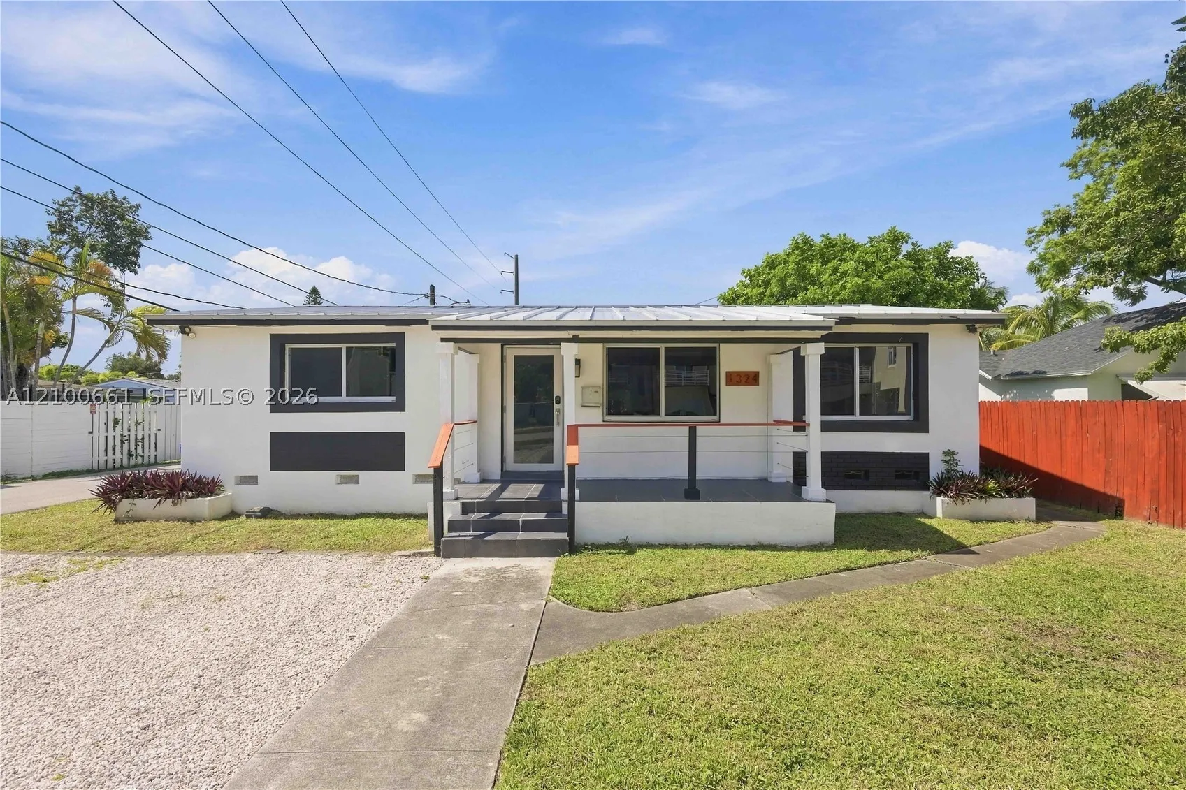 1324 N 24th Ave