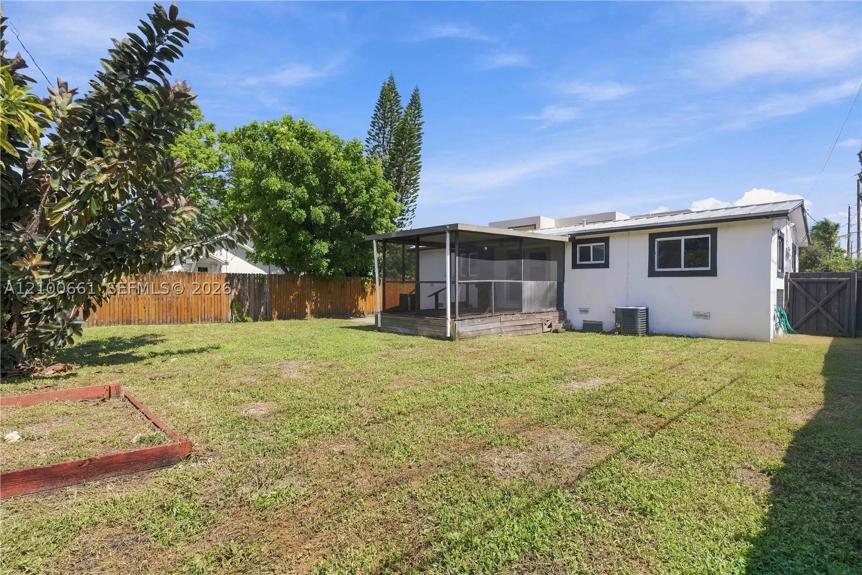 1324 N 24th Ave