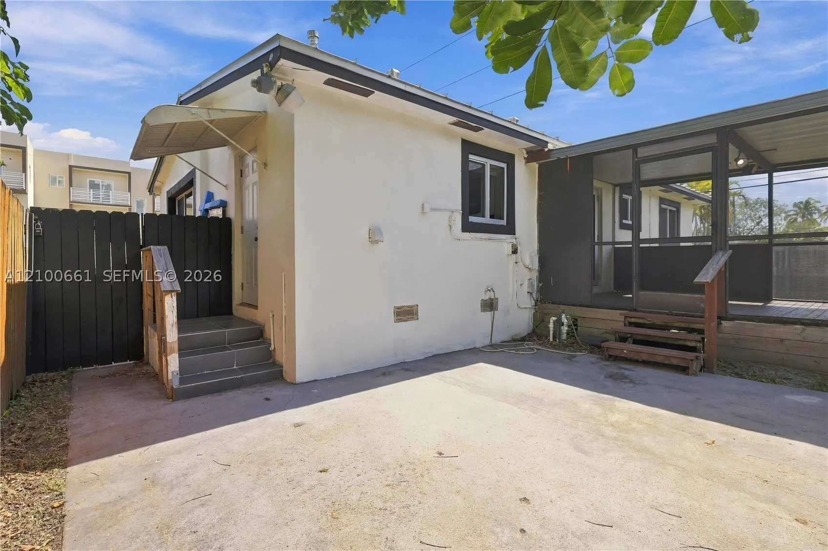 1324 N 24th Ave