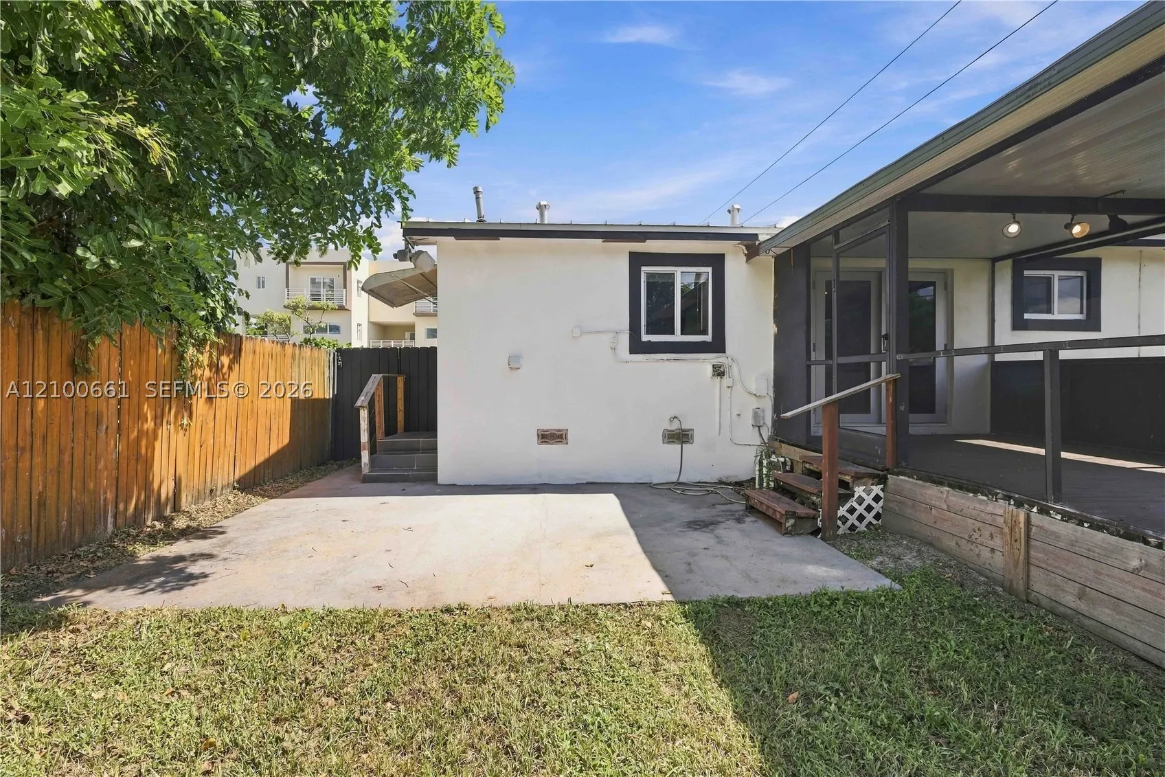 1324 N 24th Ave