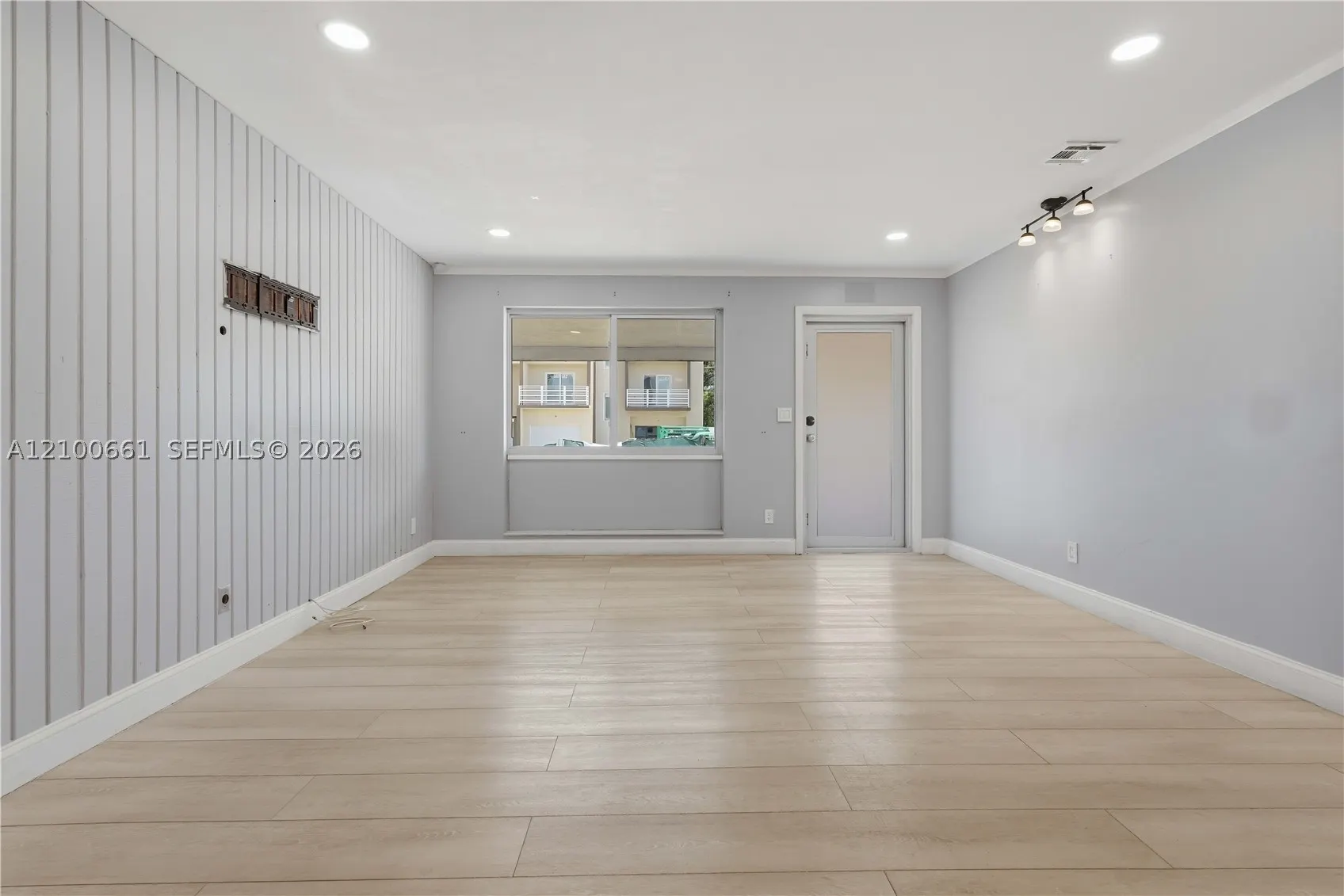 1324 N 24th Ave