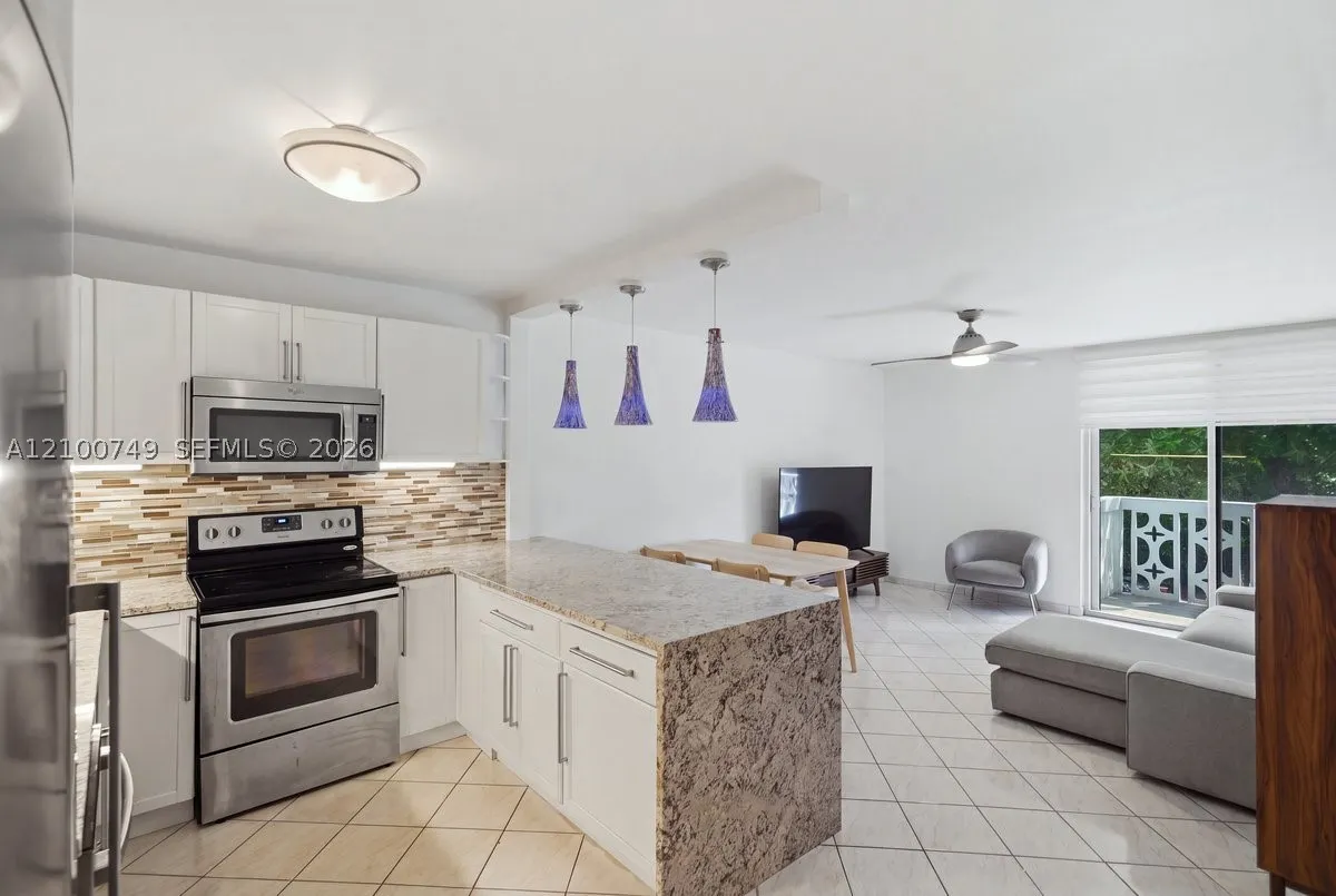 1020 Meridian Ave #208