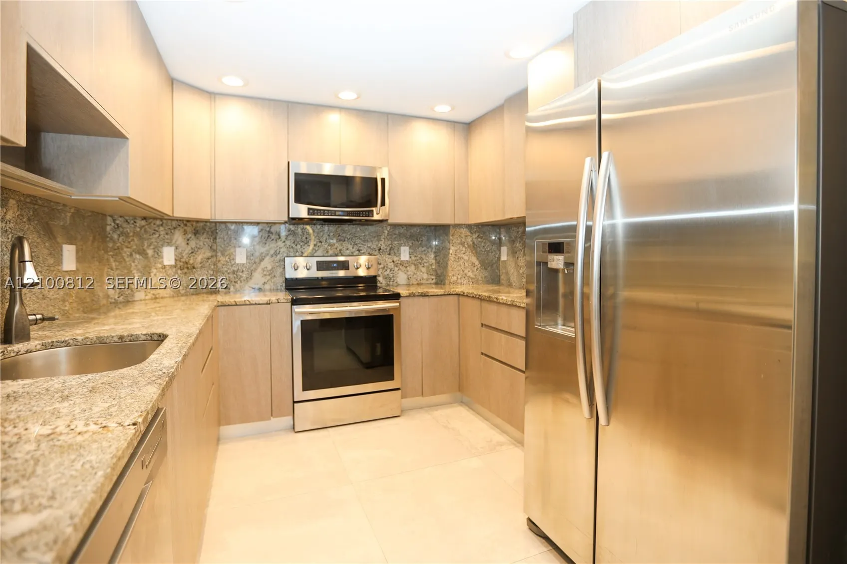 300 Bayview Dr #216