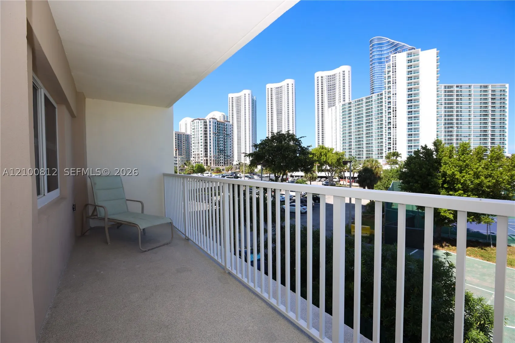 300 Bayview Dr #216