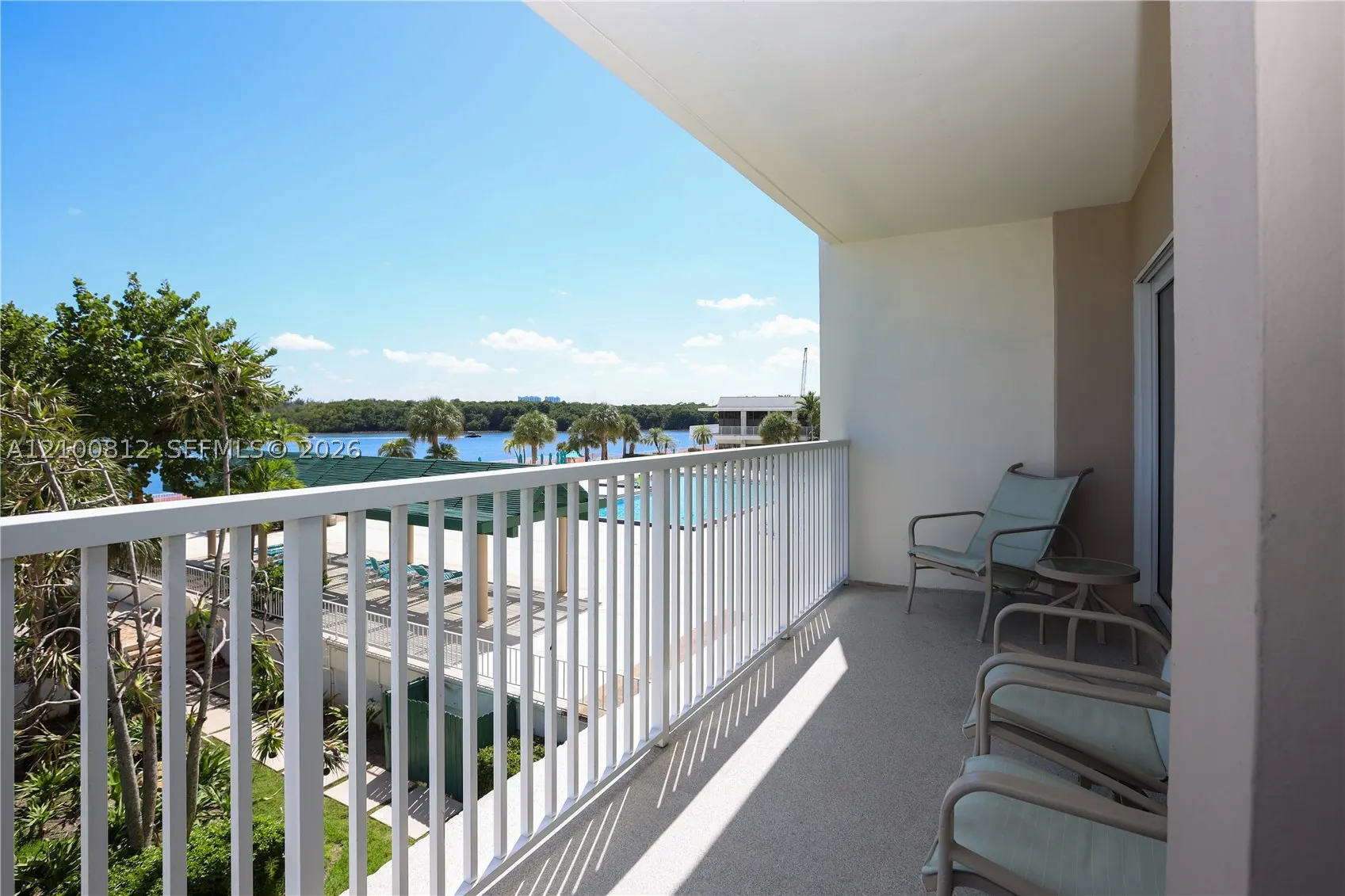 300 Bayview Dr #216