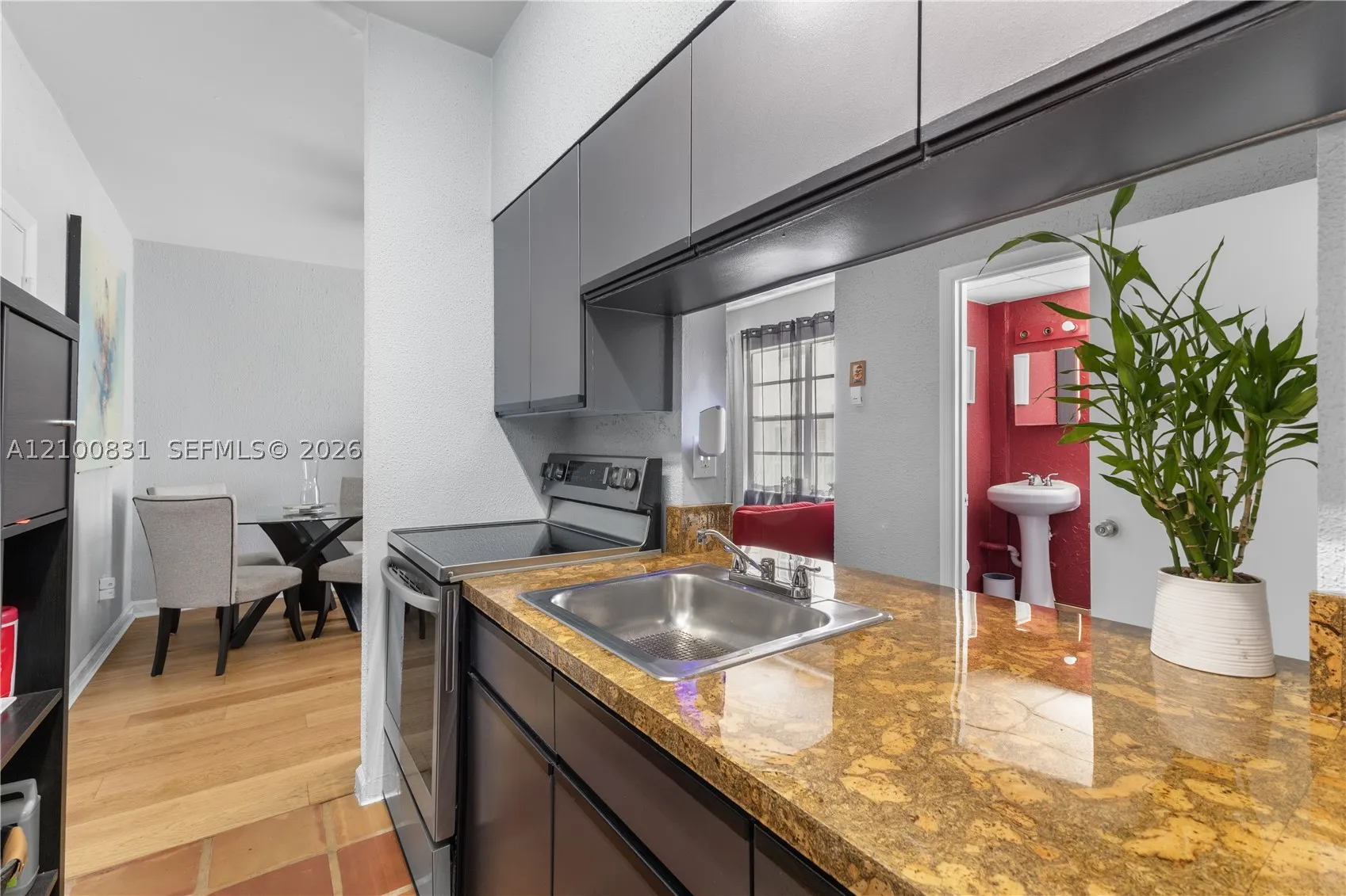 1200 Euclid Ave #102