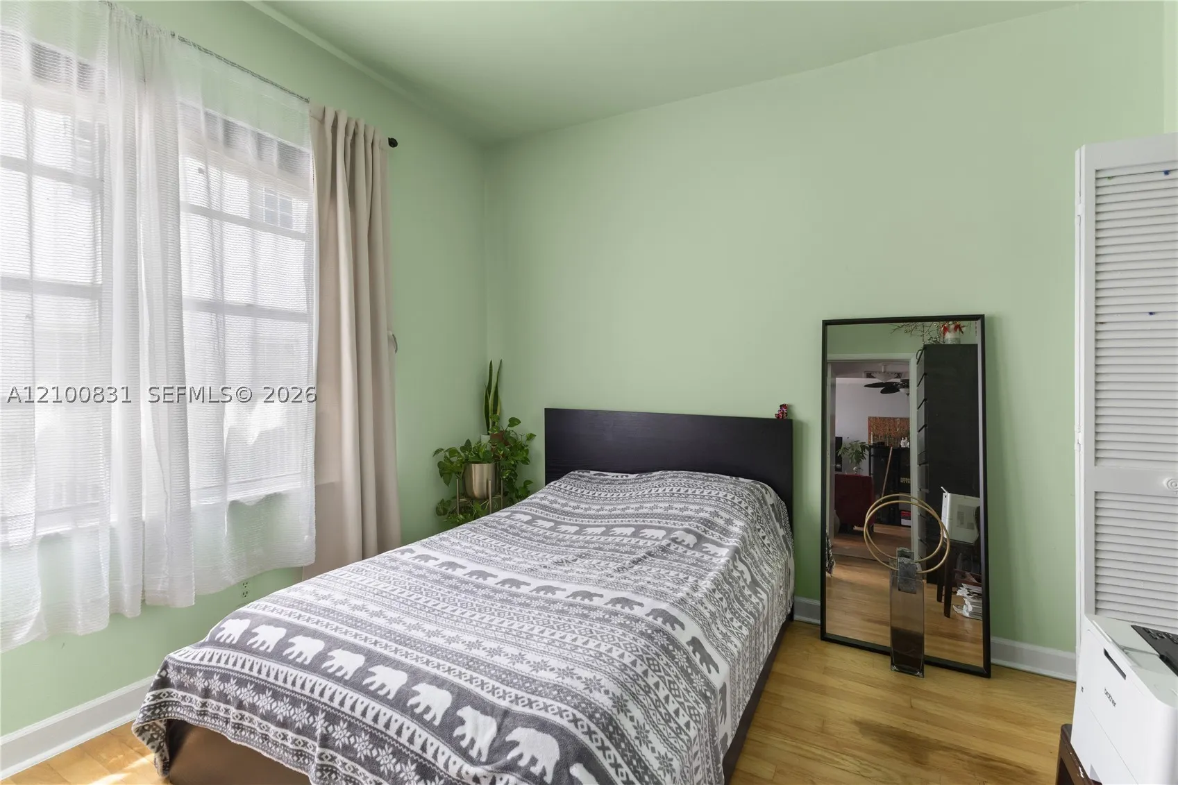 1200 Euclid Ave #102